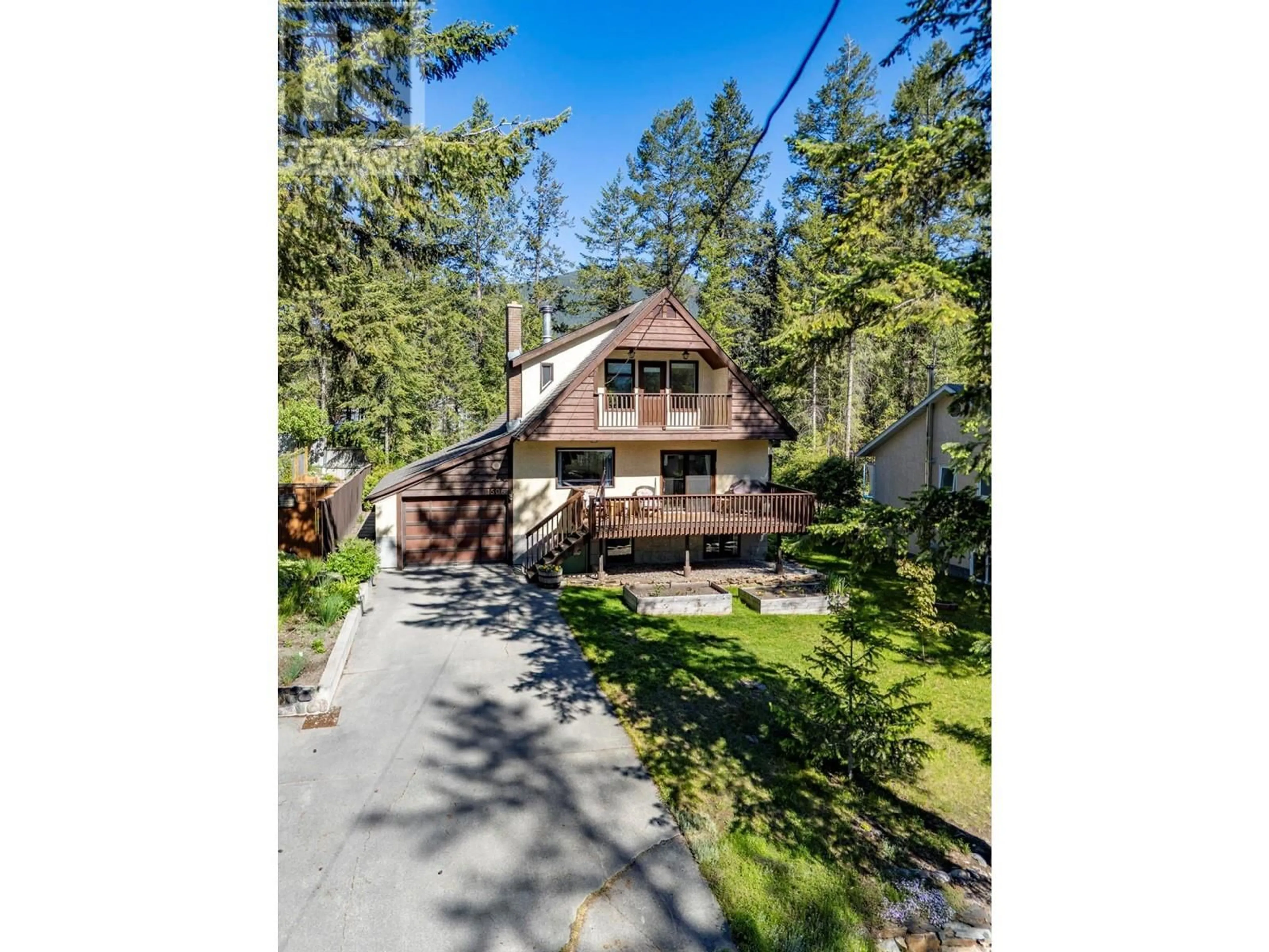 A pic from outside/outdoor area/front of a property/back of a property/a pic from drone, street for 1506 14TH AVENUE SOUTH, Golden British Columbia V0A1H6