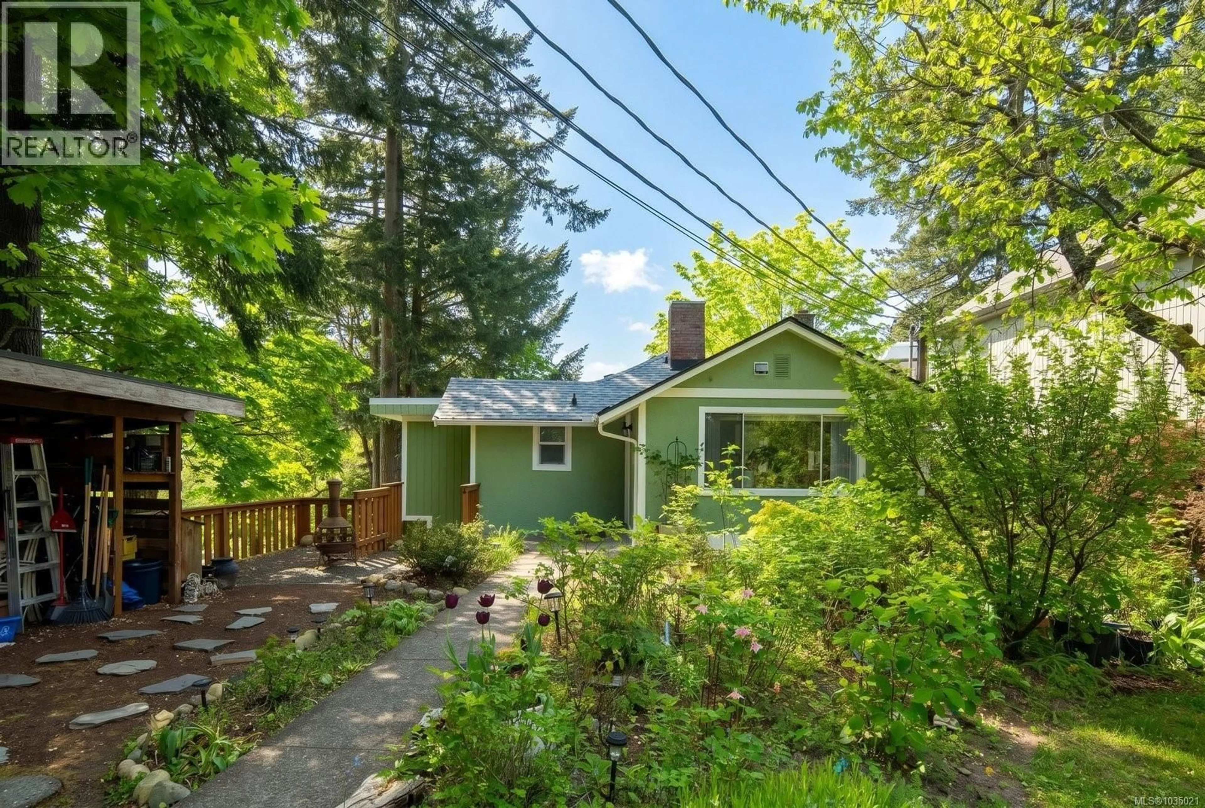 A pic from outside/outdoor area/front of a property/back of a property/a pic from drone, street for 1055 TRILLIUM ROAD, Langford British Columbia V9B4G3