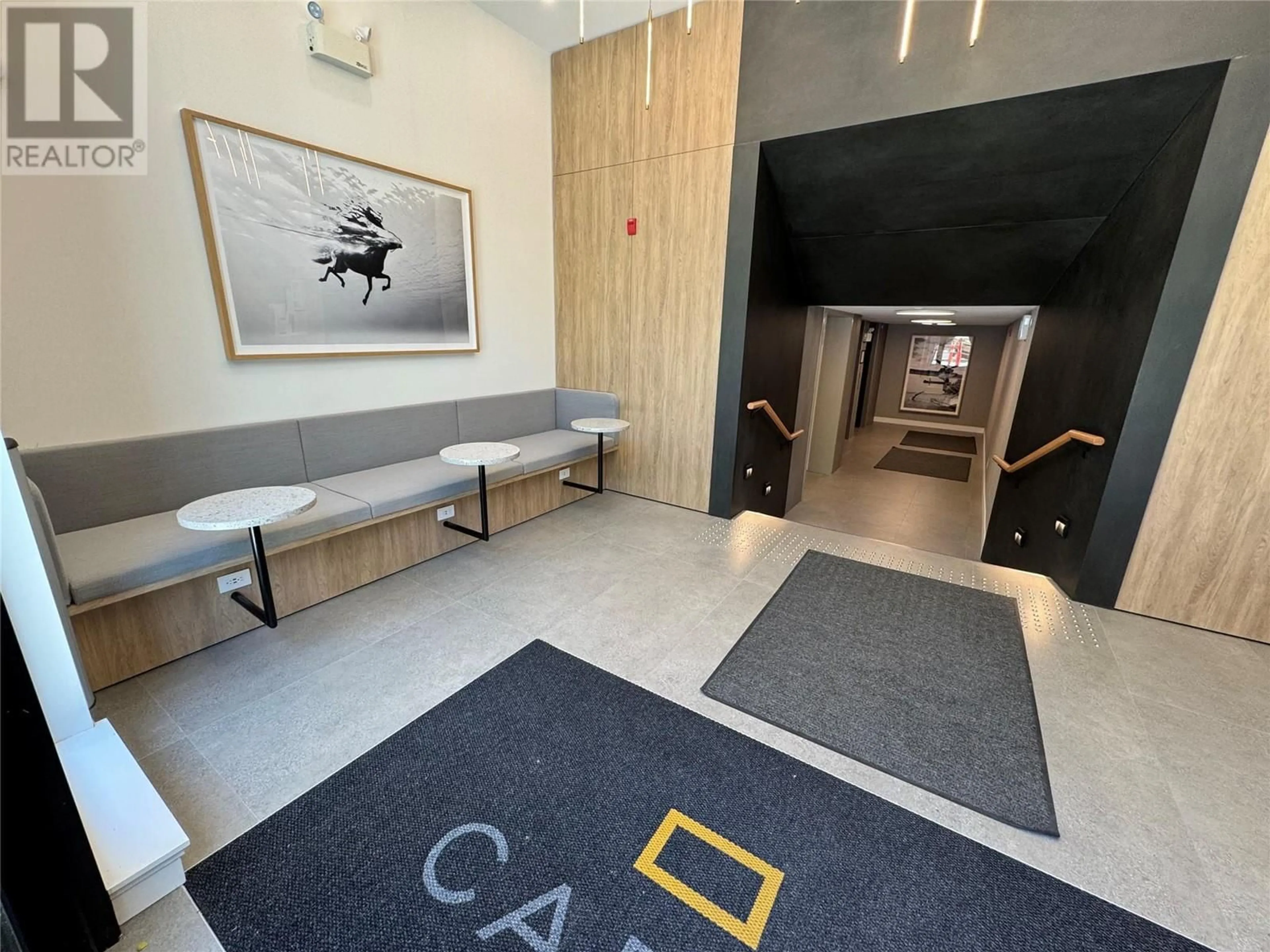Indoor foyer for 314 - 3389 LAKESHORE ROAD, Kelowna British Columbia V1W3S9