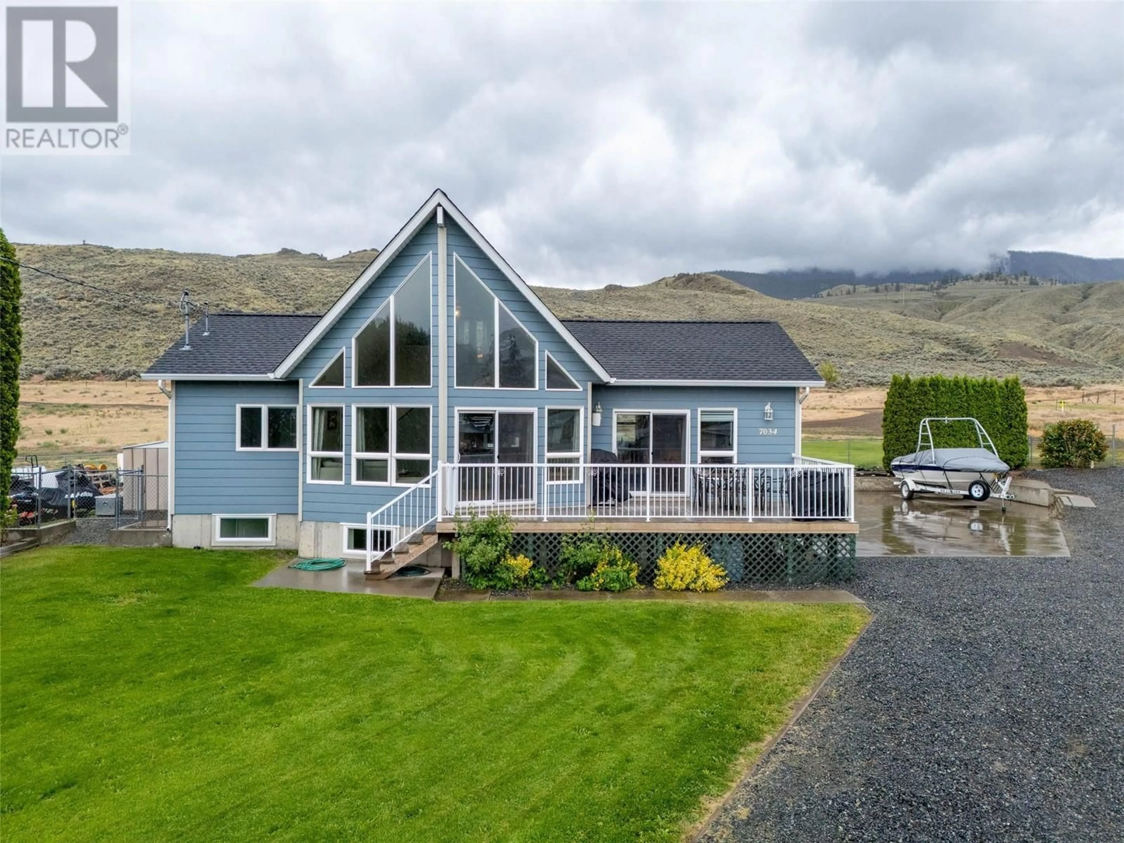 A pic from outside/outdoor area/front of a property/back of a property/a pic from drone, water/lake/river/ocean view for 7034 WATSON DRIVE EAST, Kamloops British Columbia V0K2J0
