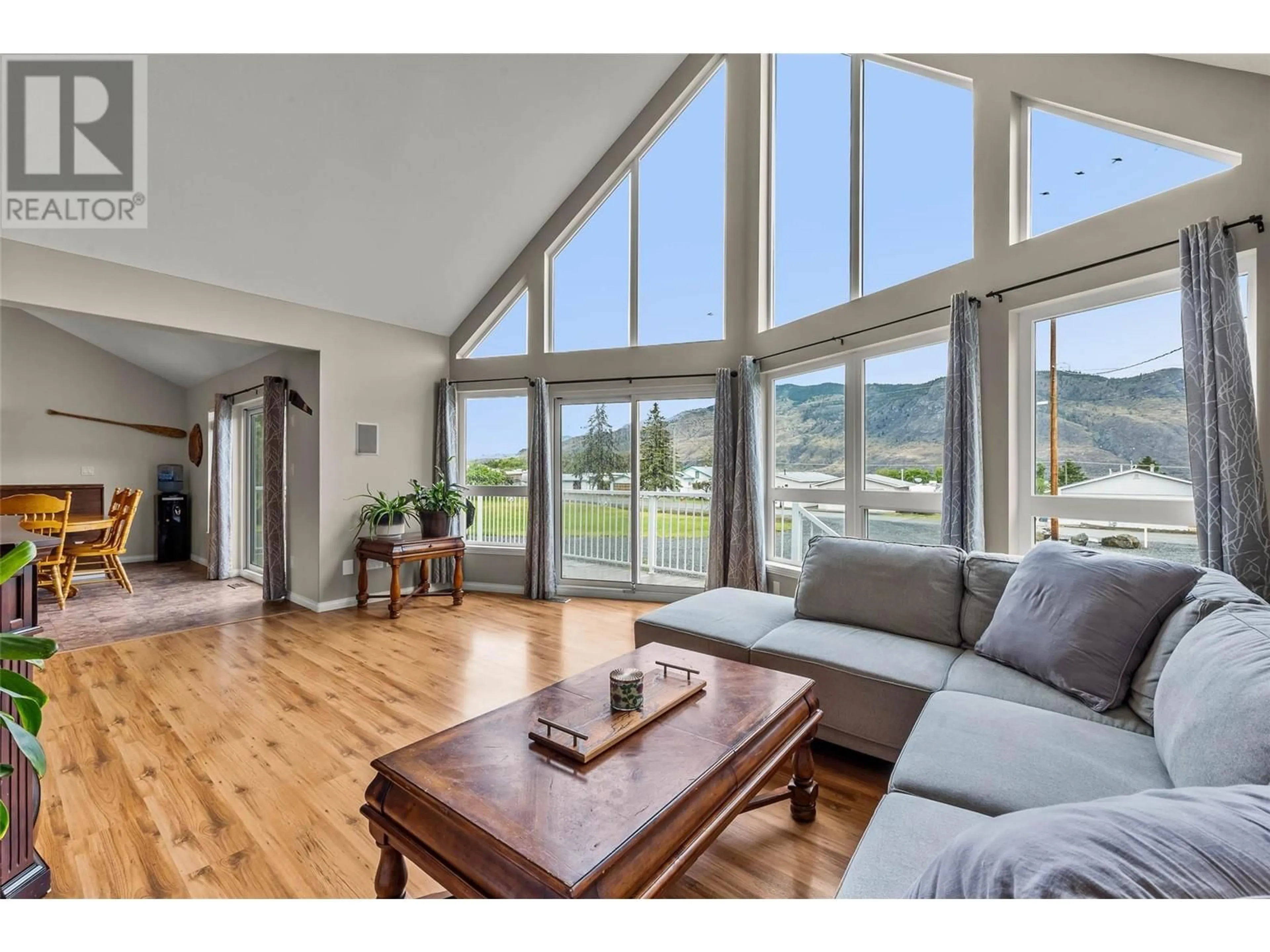 Living room with furniture, wood/laminate floor for 7034 WATSON DRIVE EAST, Kamloops British Columbia V0K2J0