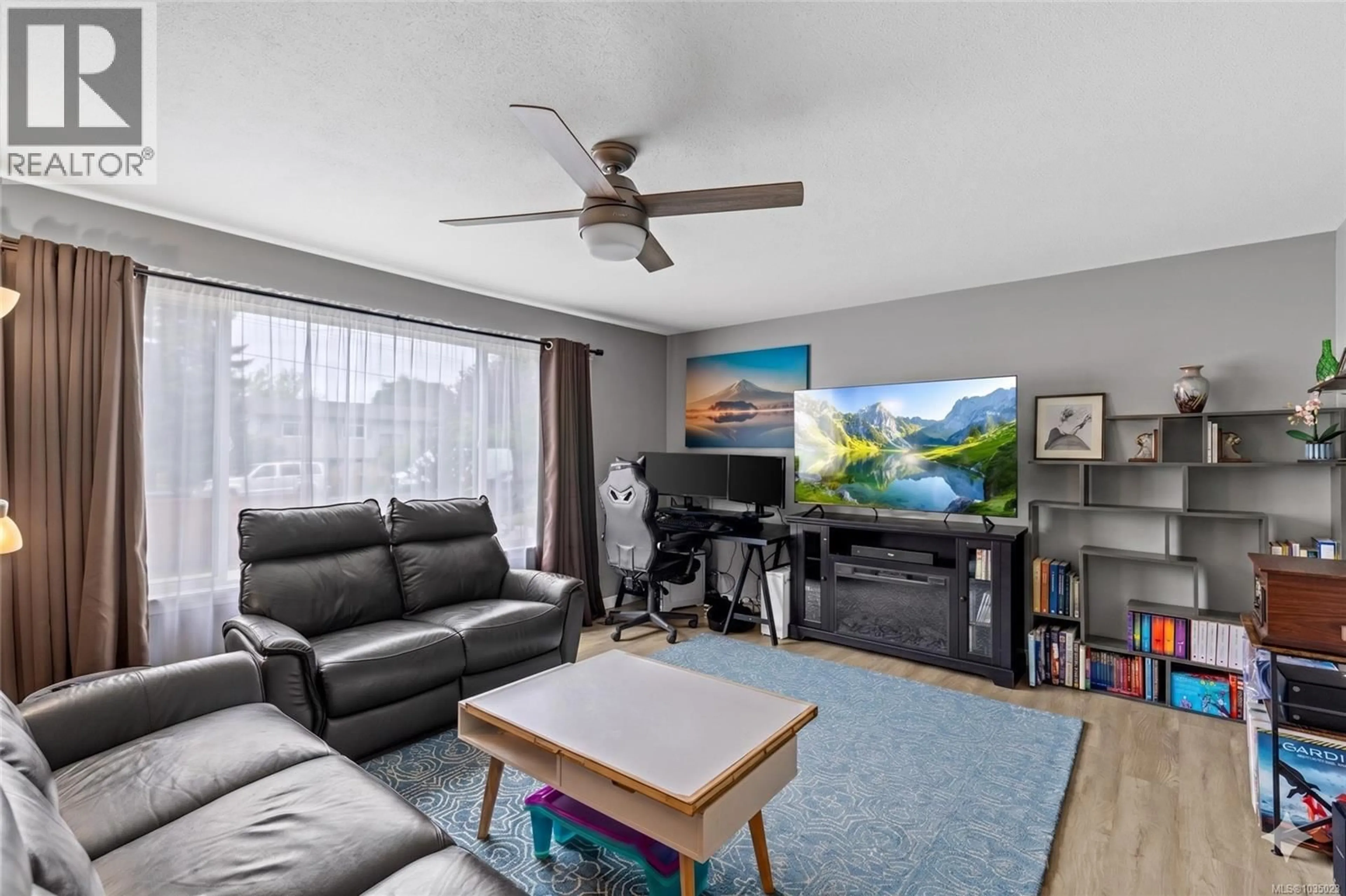 Living room with furniture, unknown for 375 TEMPLE STREET, Parksville British Columbia V9P1C9