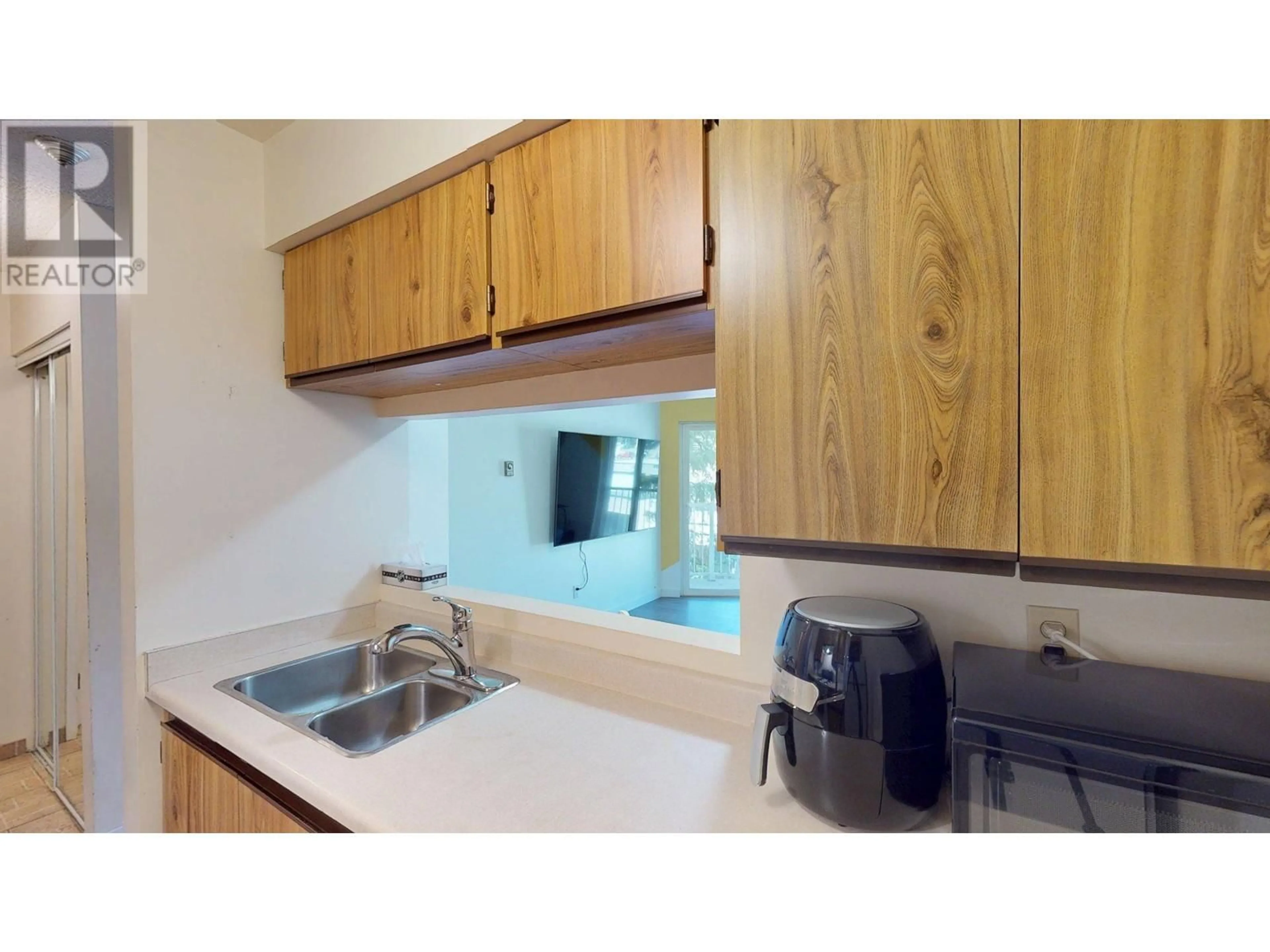Standard kitchen, wood/laminate floor for 301 - 501 ELK STREET, Elkford British Columbia V0B1H0