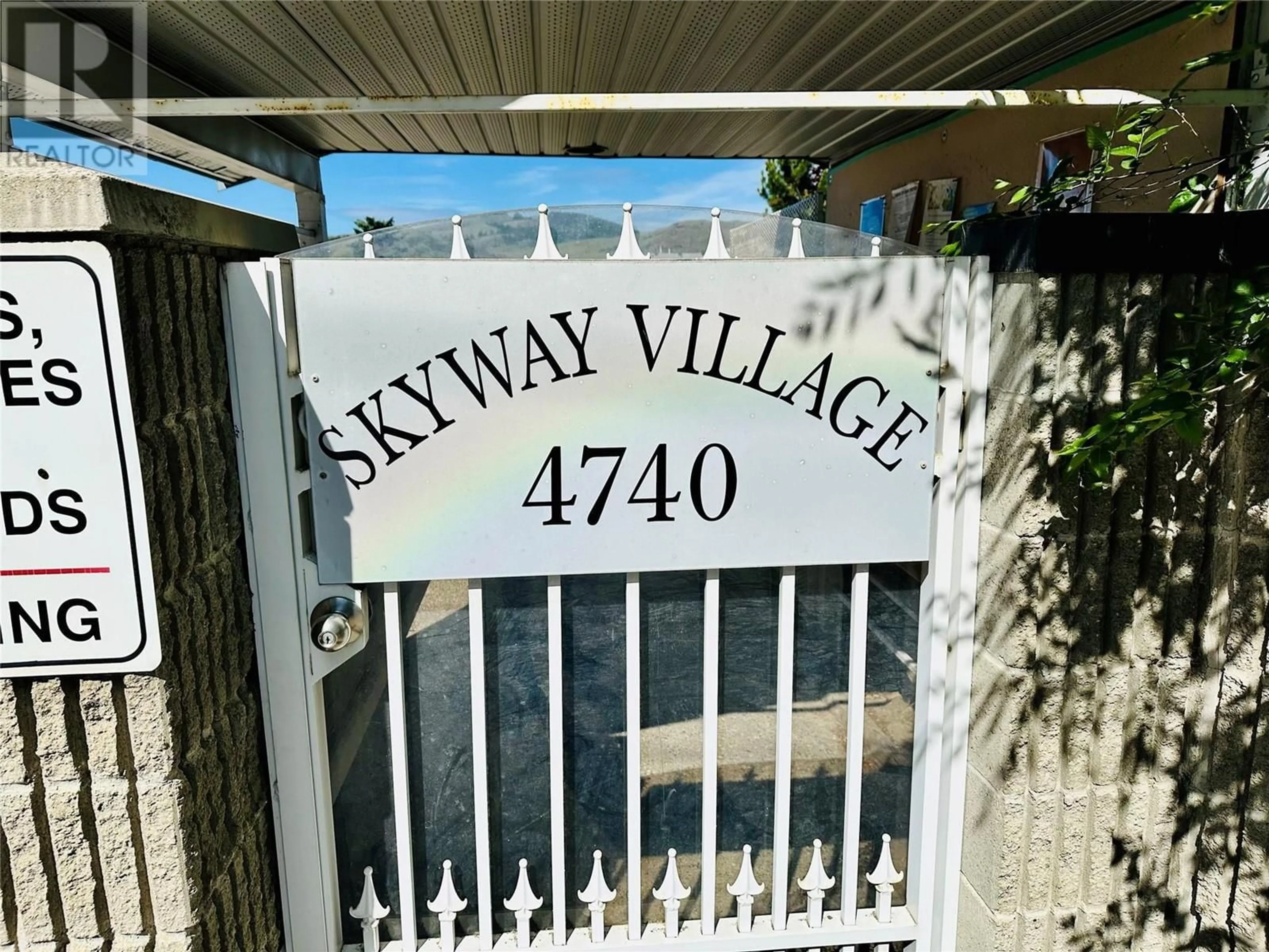Indoor entryway for 52 - 4740 20 STREET, Vernon British Columbia V1T9N7