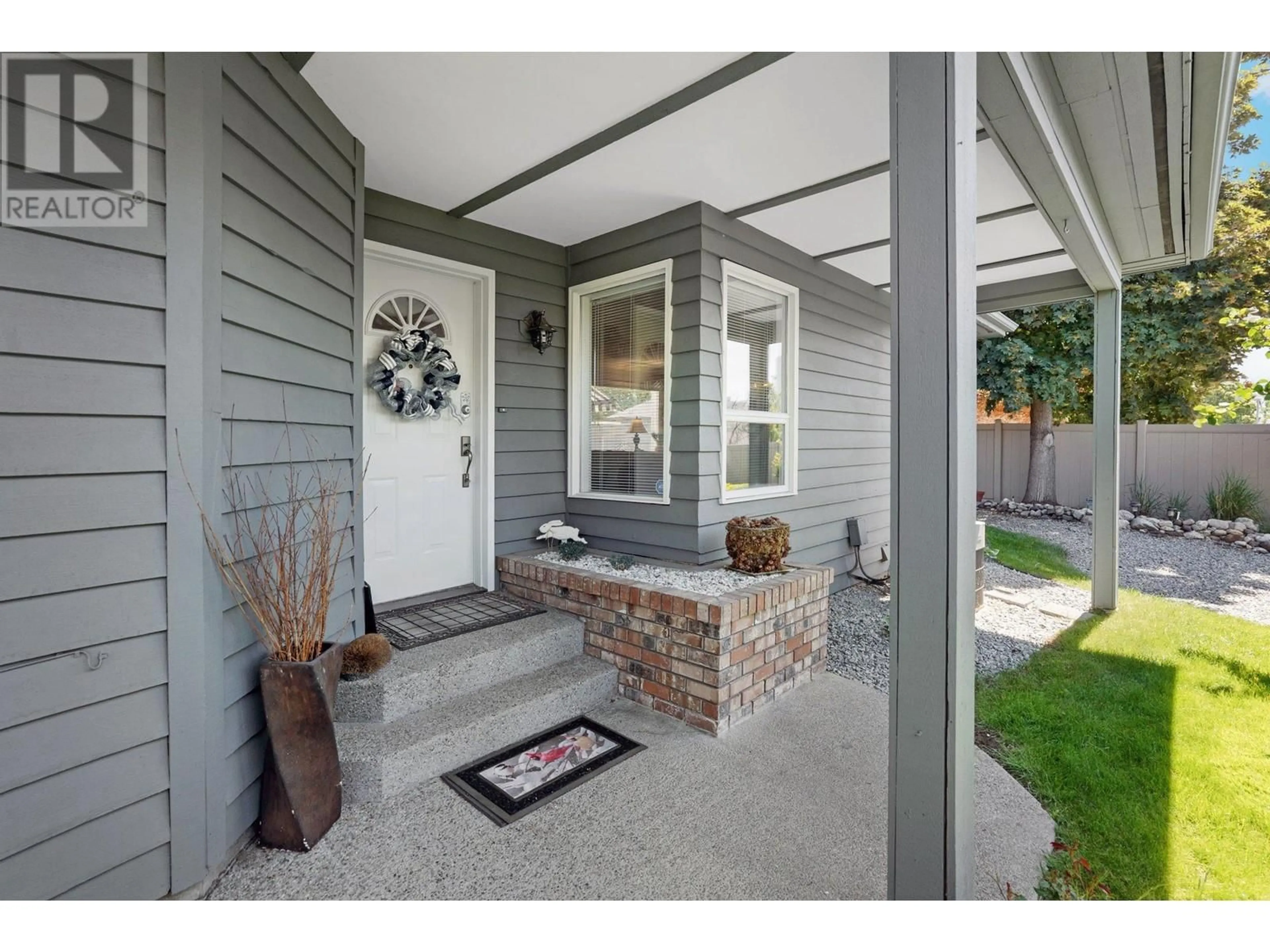 Indoor entryway for 21 - 1530 KELGLEN CRESCENT, Kelowna British Columbia V1Y6K7