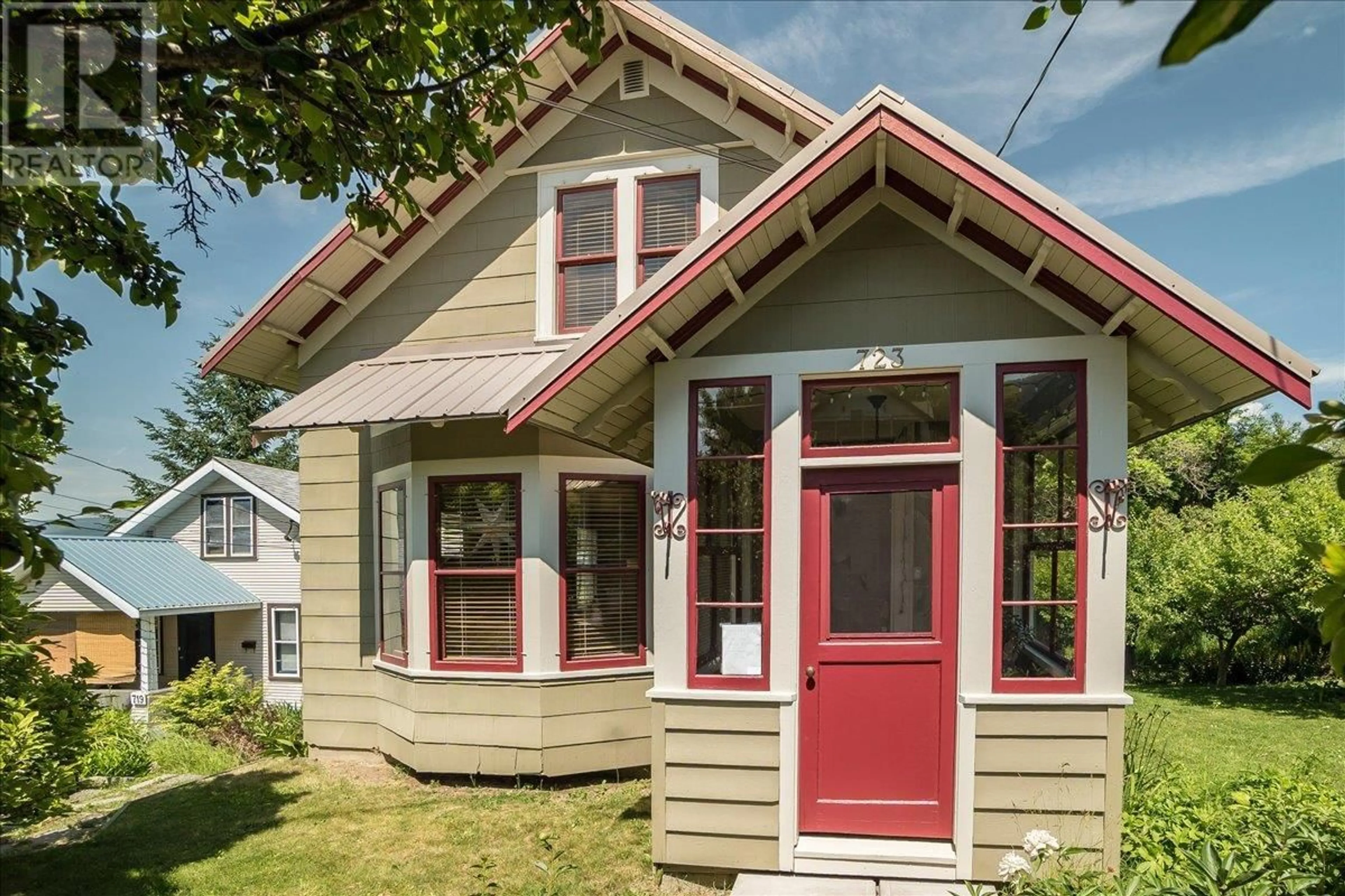 Home with vinyl exterior material, street for 723 LATIMER STREET, Nelson British Columbia V1L4V5