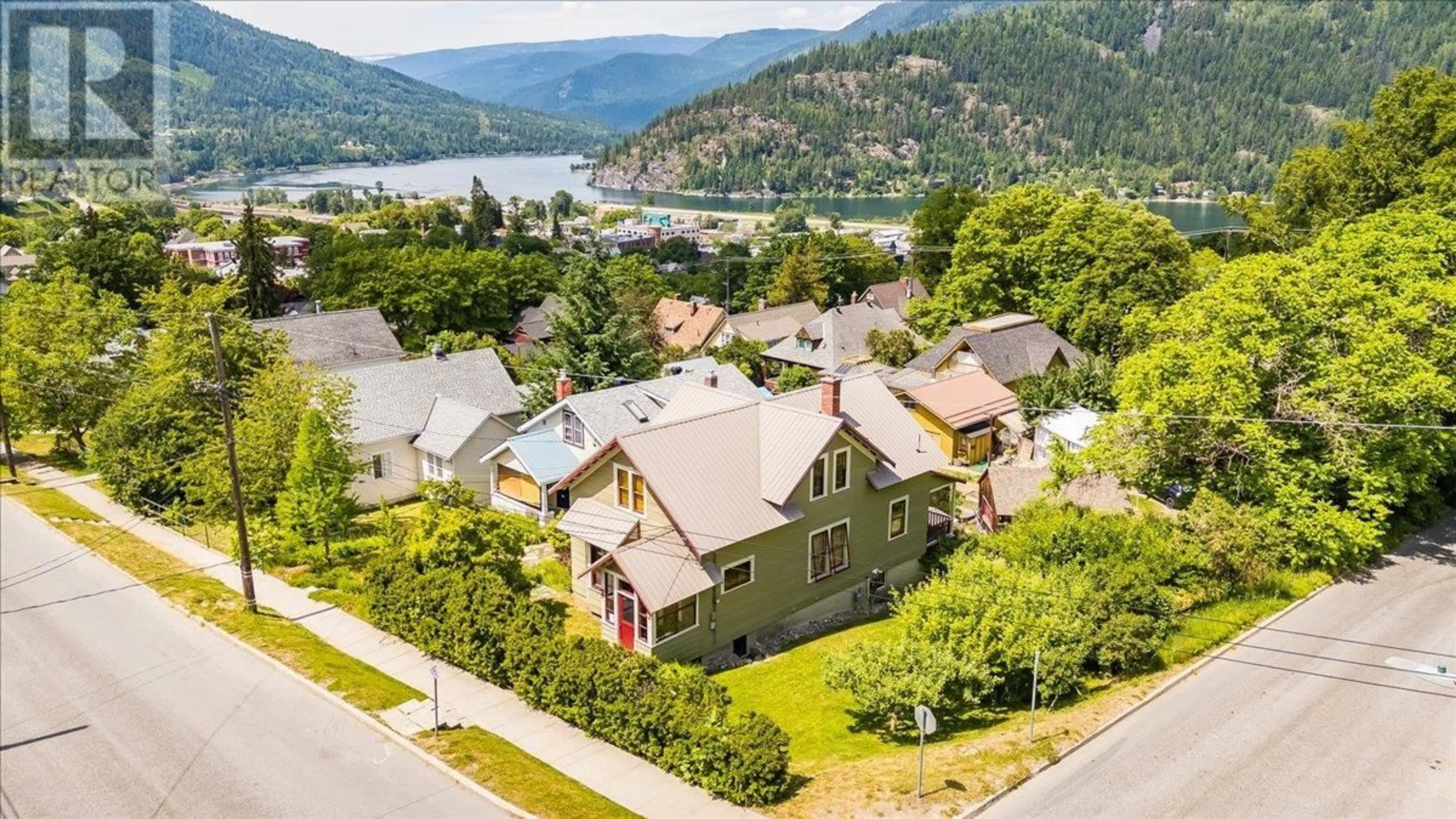 A pic from outside/outdoor area/front of a property/back of a property/a pic from drone, water/lake/river/ocean view for 723 LATIMER STREET, Nelson British Columbia V1L4V5