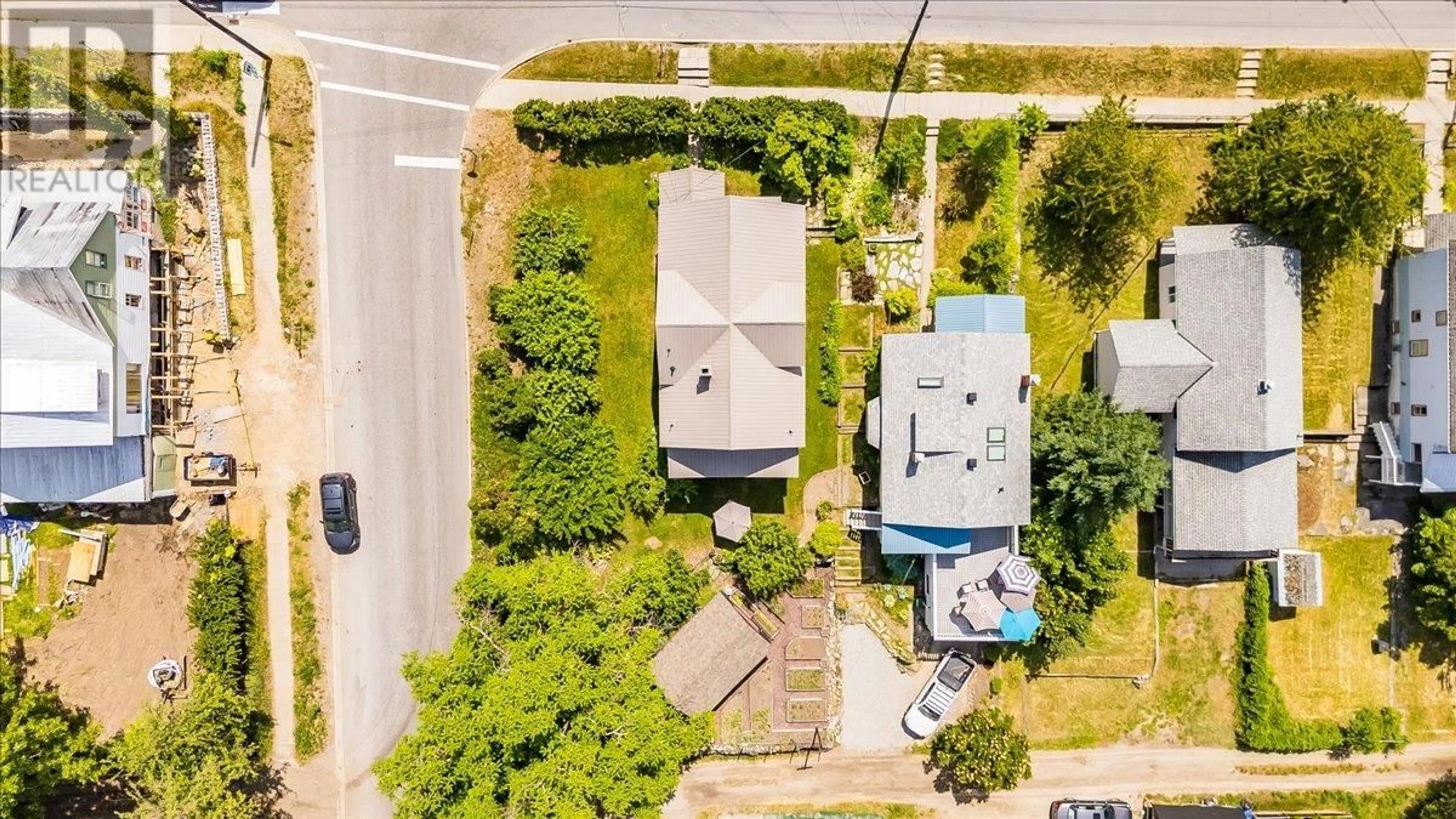 A pic from outside/outdoor area/front of a property/back of a property/a pic from drone, street for 723 LATIMER STREET, Nelson British Columbia V1L4V5