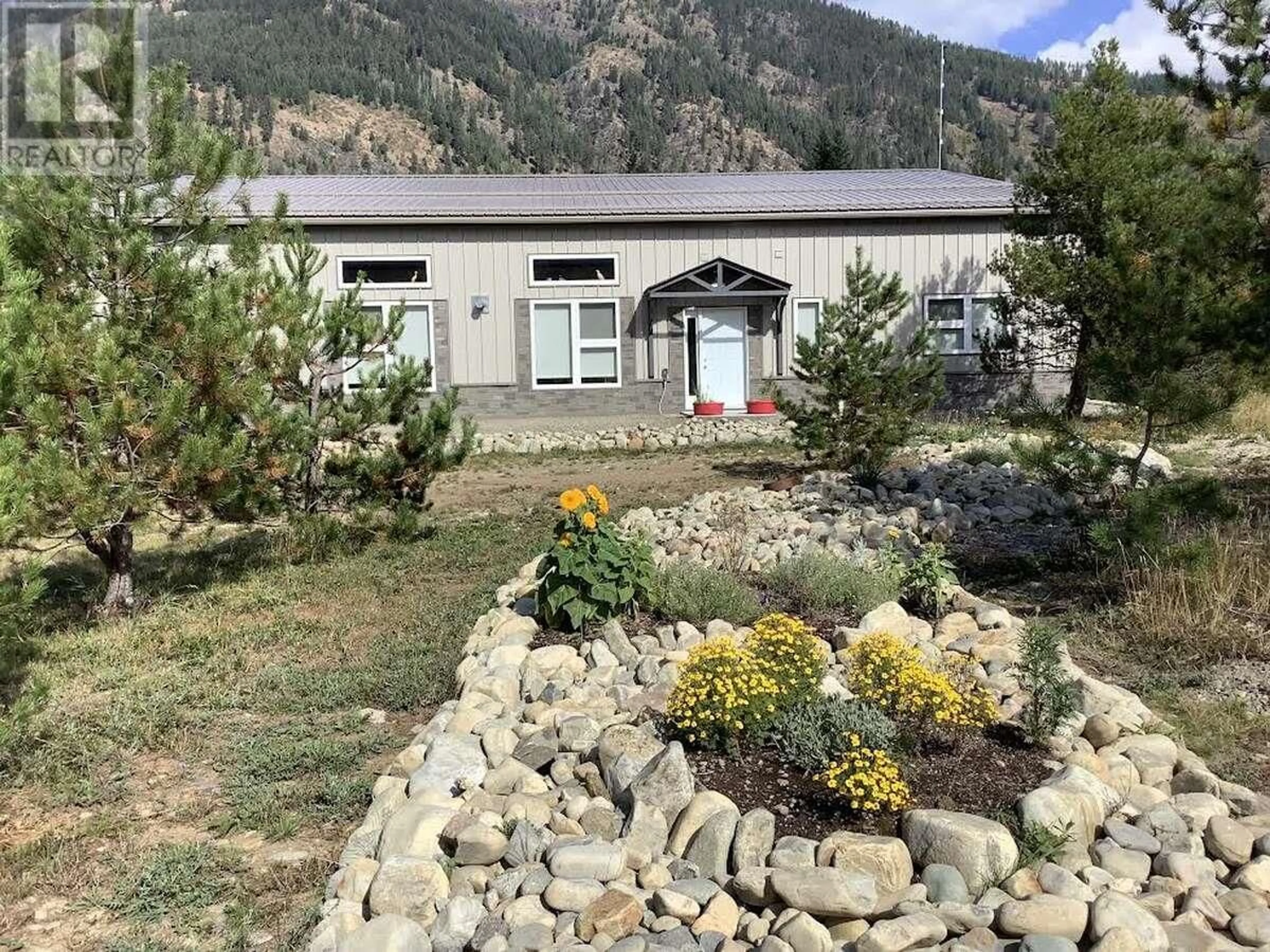 A pic from outside/outdoor area/front of a property/back of a property/a pic from drone, mountain view for 6530 KITTYHAWK ROAD, Kitchener British Columbia V2B1W0
