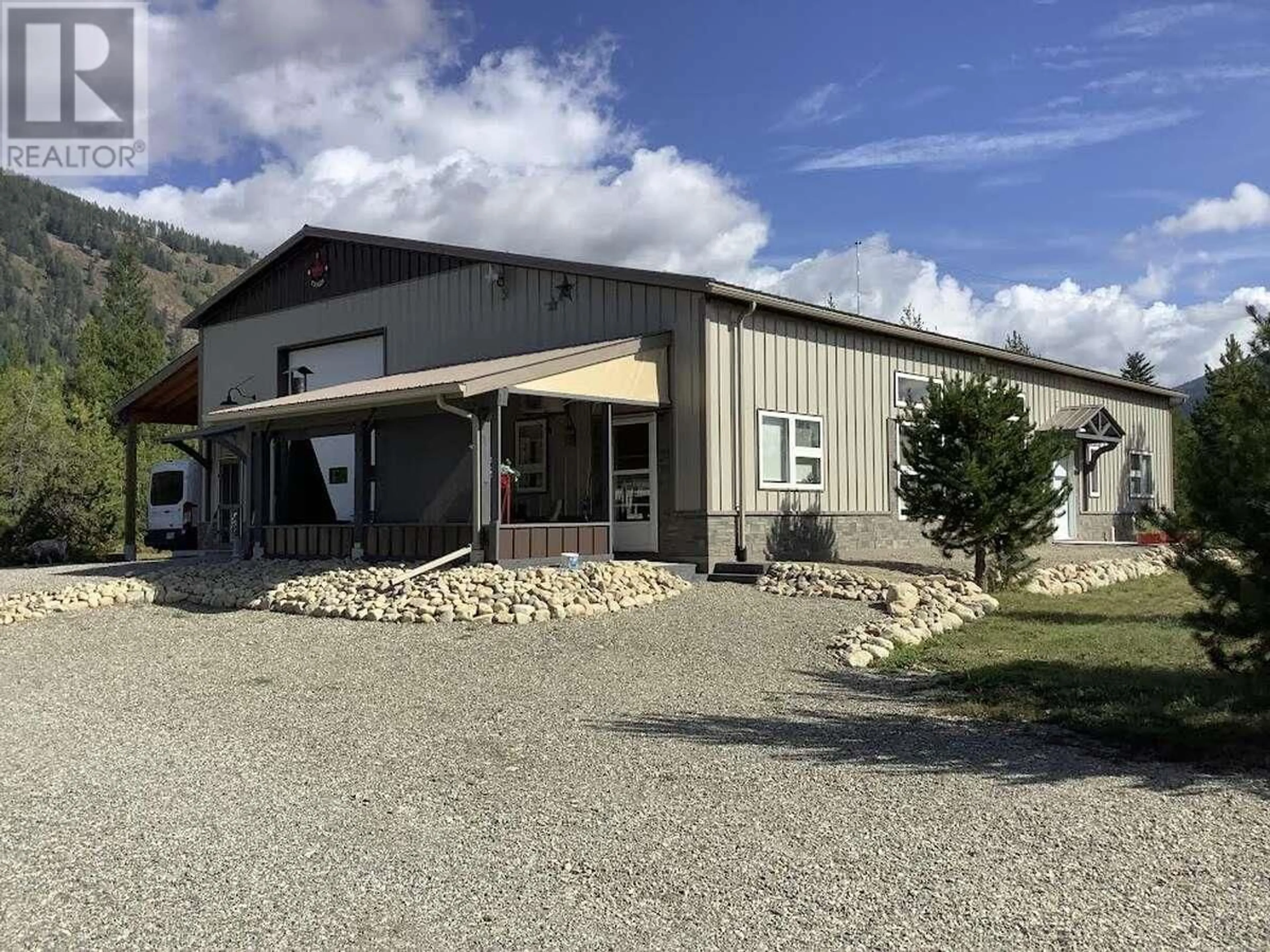 A pic from outside/outdoor area/front of a property/back of a property/a pic from drone, building for 6530 KITTYHAWK ROAD, Kitchener British Columbia V2B1W0