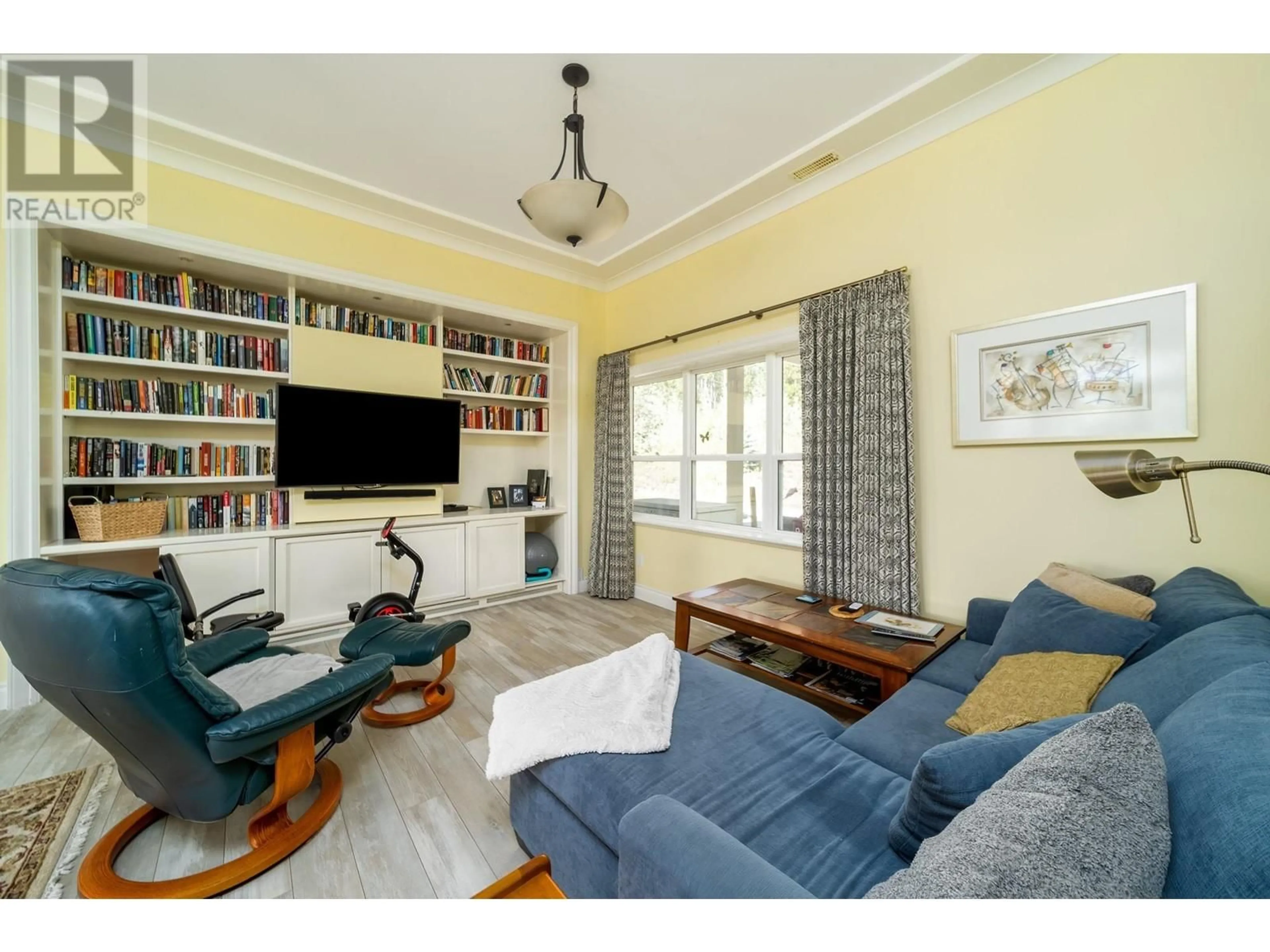 Living room with furniture, wood/laminate floor for 1577 BOONE COURT, Kelowna British Columbia V1P1H7