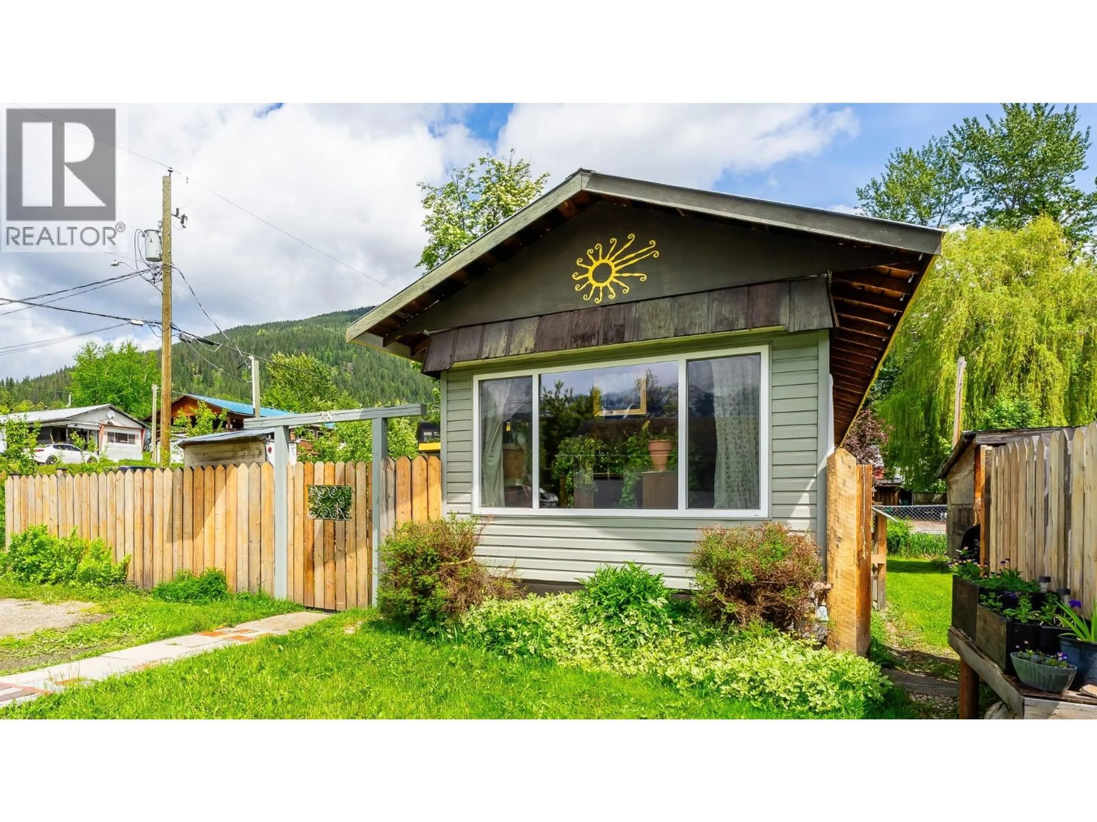 Home with vinyl exterior material, street for 28 - 318 HUMBERT STREET, Revelstoke British Columbia V0E2S0