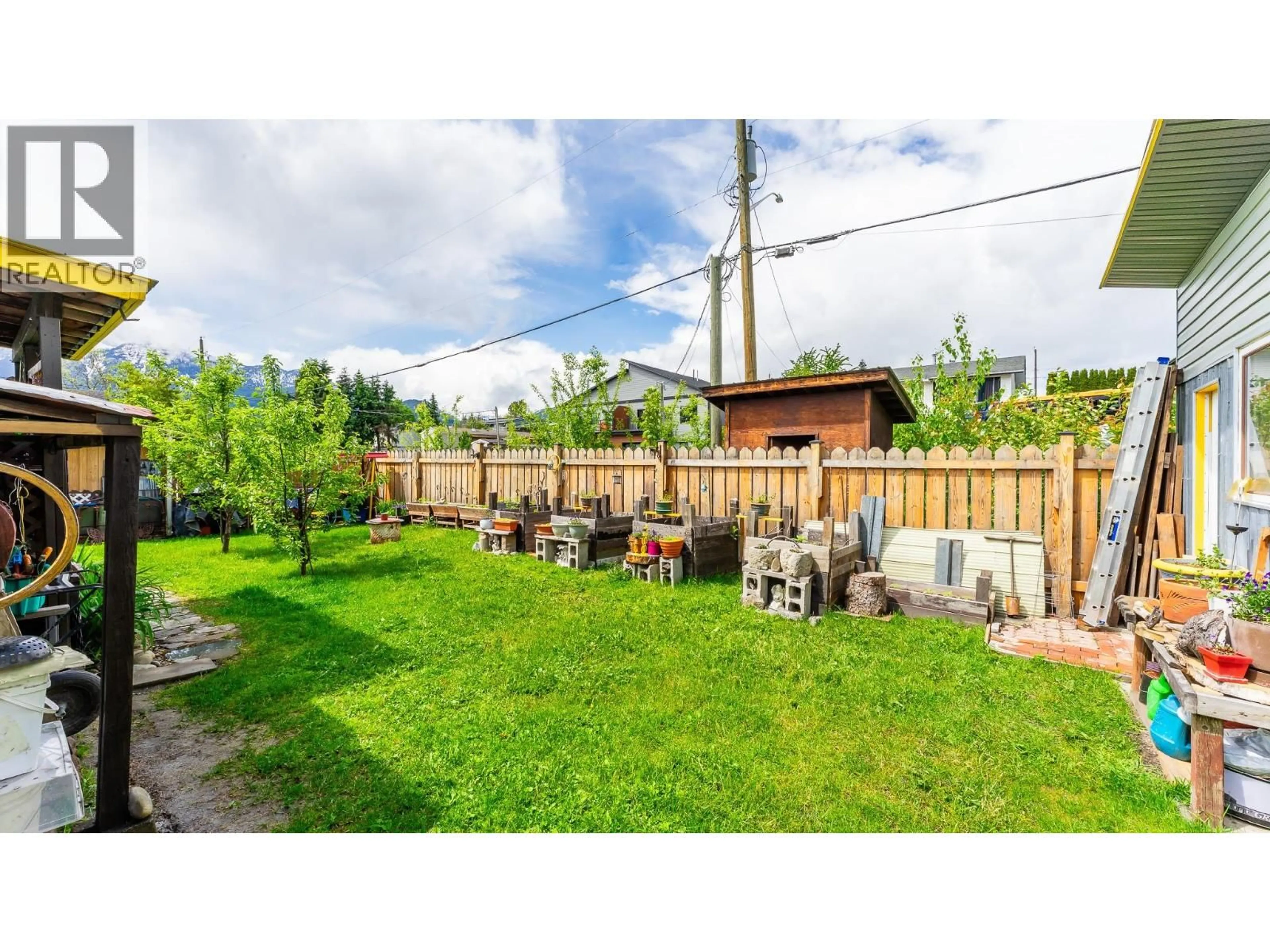 Patio, street for 28 - 318 HUMBERT STREET, Revelstoke British Columbia V0E2S0