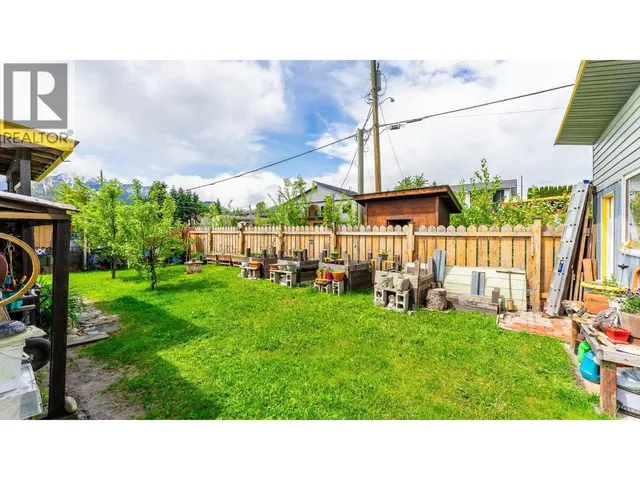 28 - 318 HUMBERT STREET, Revelstoke 3