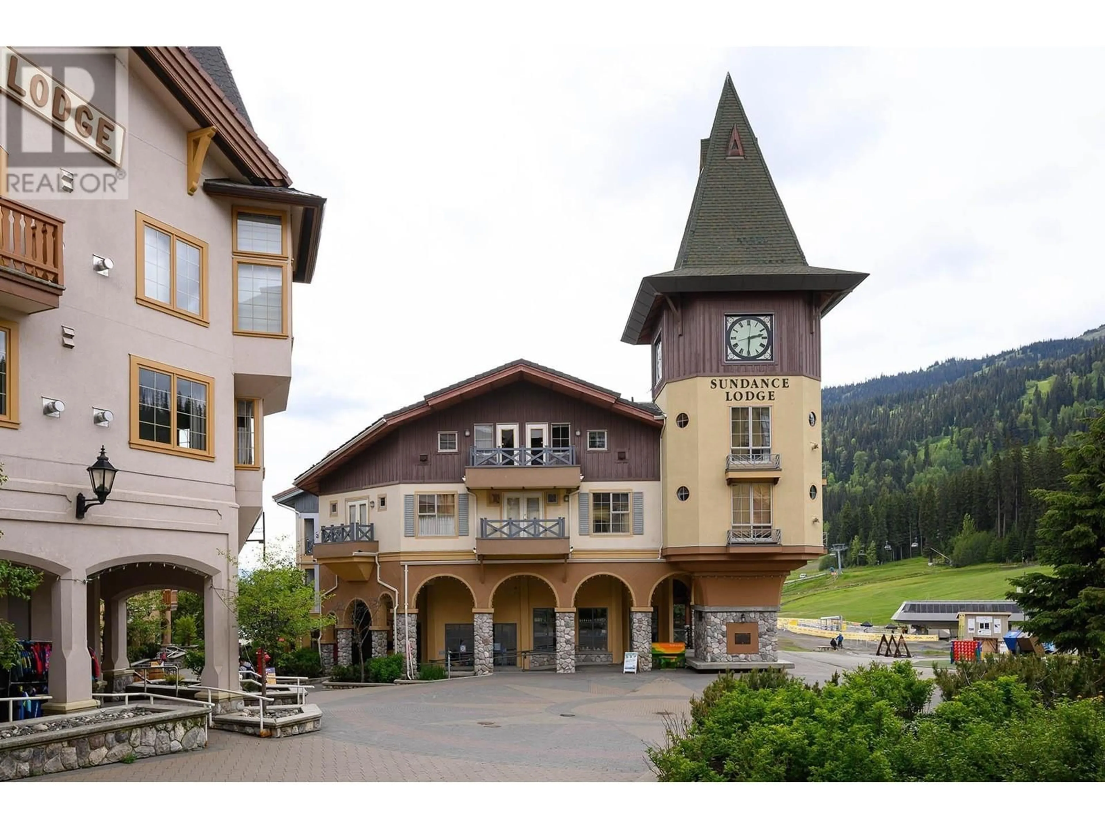 Indoor foyer for 415 - 3160 CREEKSIDE WAY, Kamloops British Columbia V2H1T7