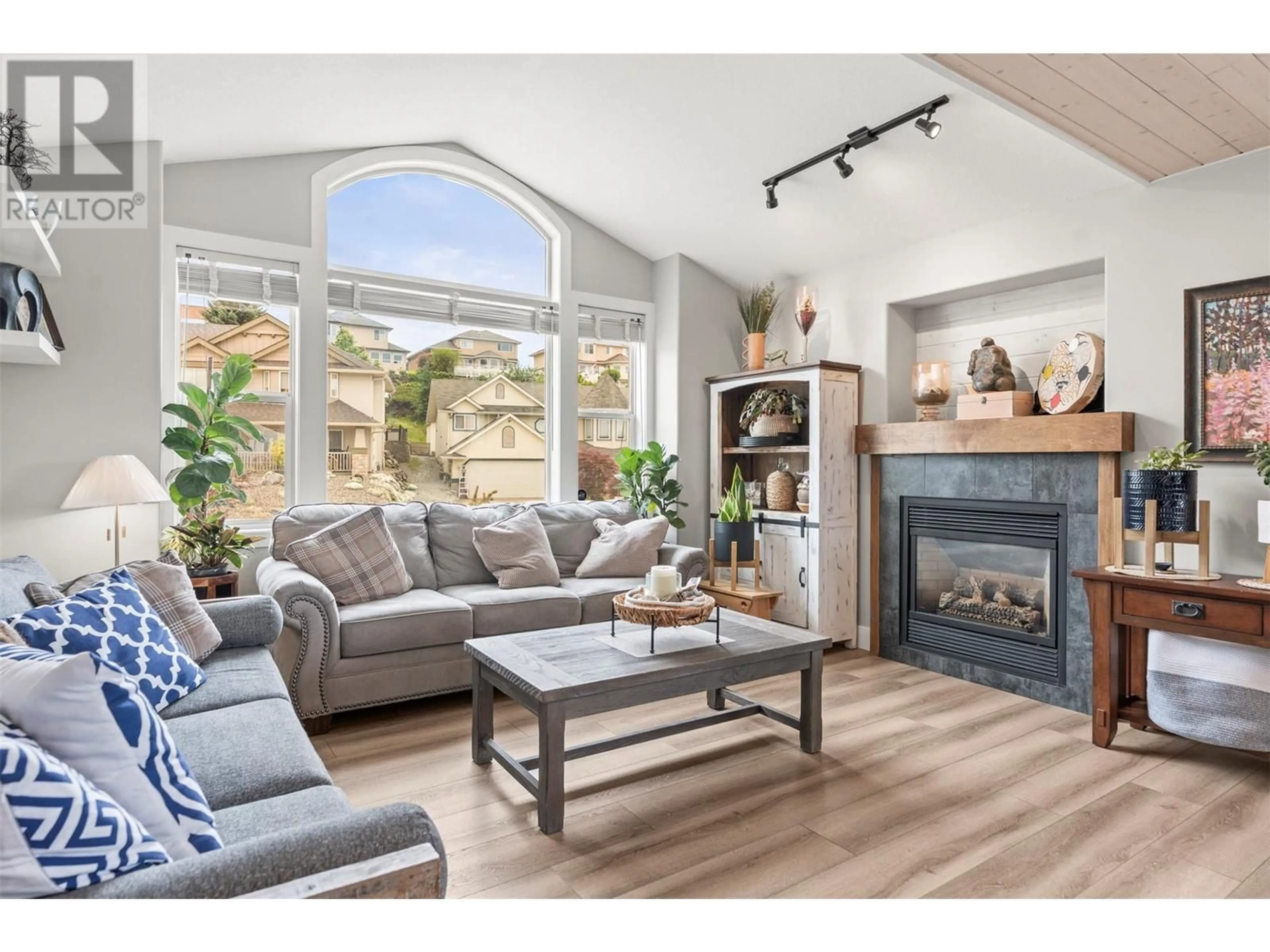 Living room with furniture, wood/laminate floor for 891 MT. BULMAN PLACE, Vernon British Columbia V1B2Z4