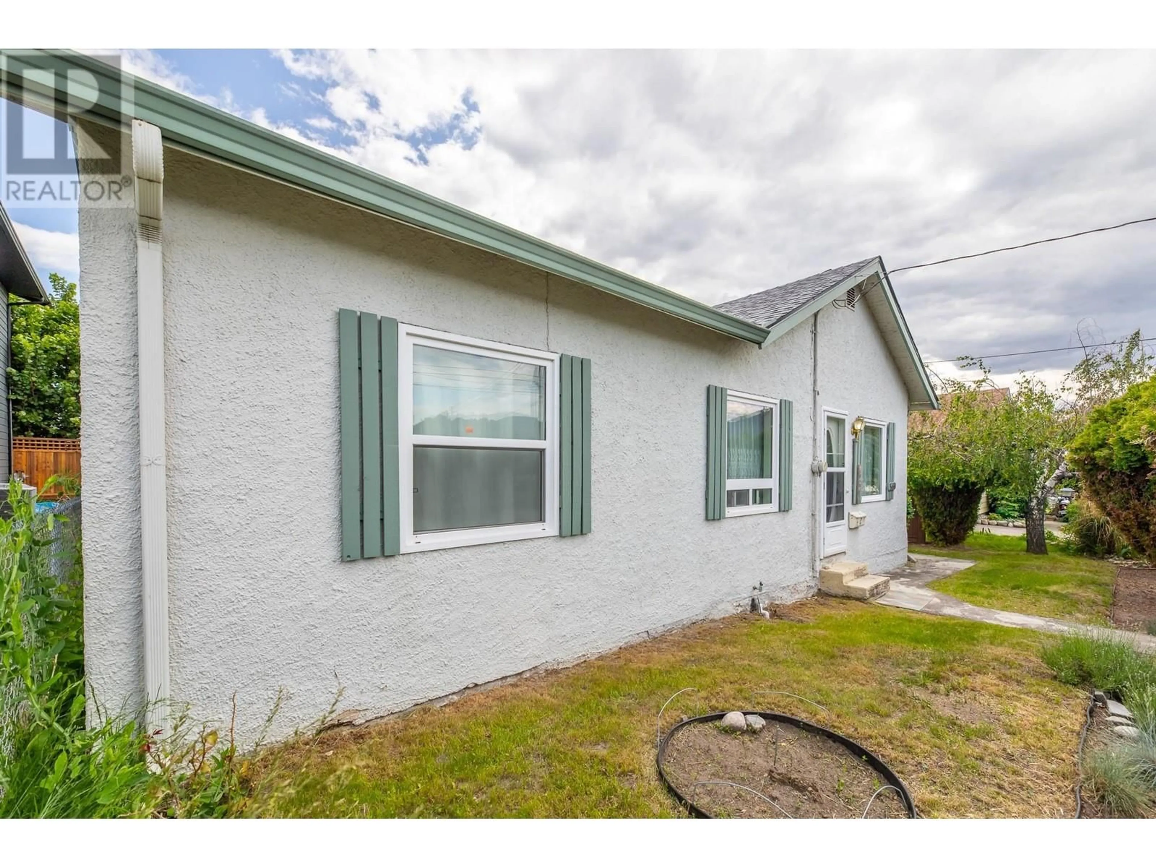 Home with vinyl exterior material, unknown for 566 PENTICTON AVENUE, Penticton British Columbia V2A2M6