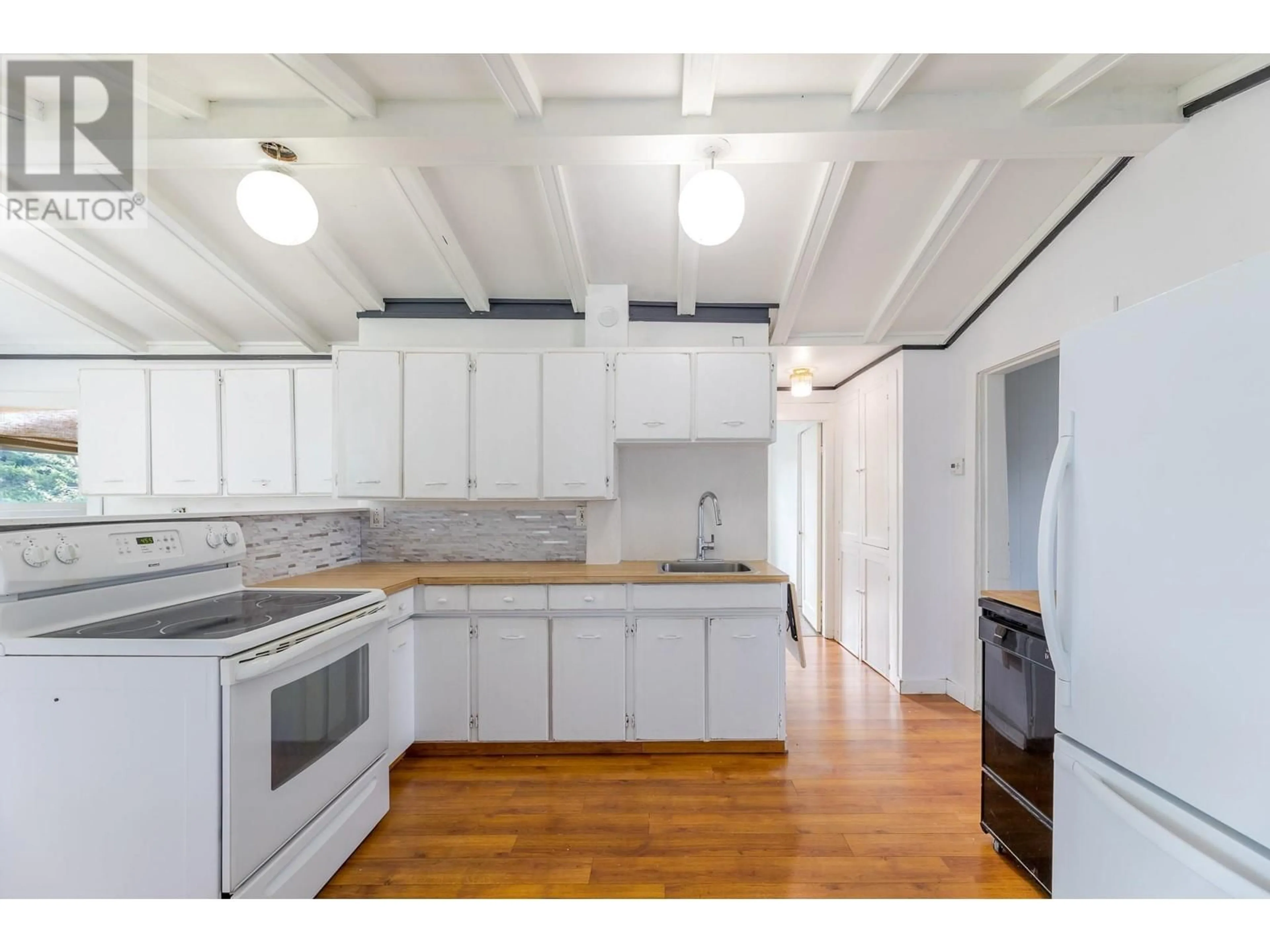 Standard kitchen, unknown for 566 PENTICTON AVENUE, Penticton British Columbia V2A2M6