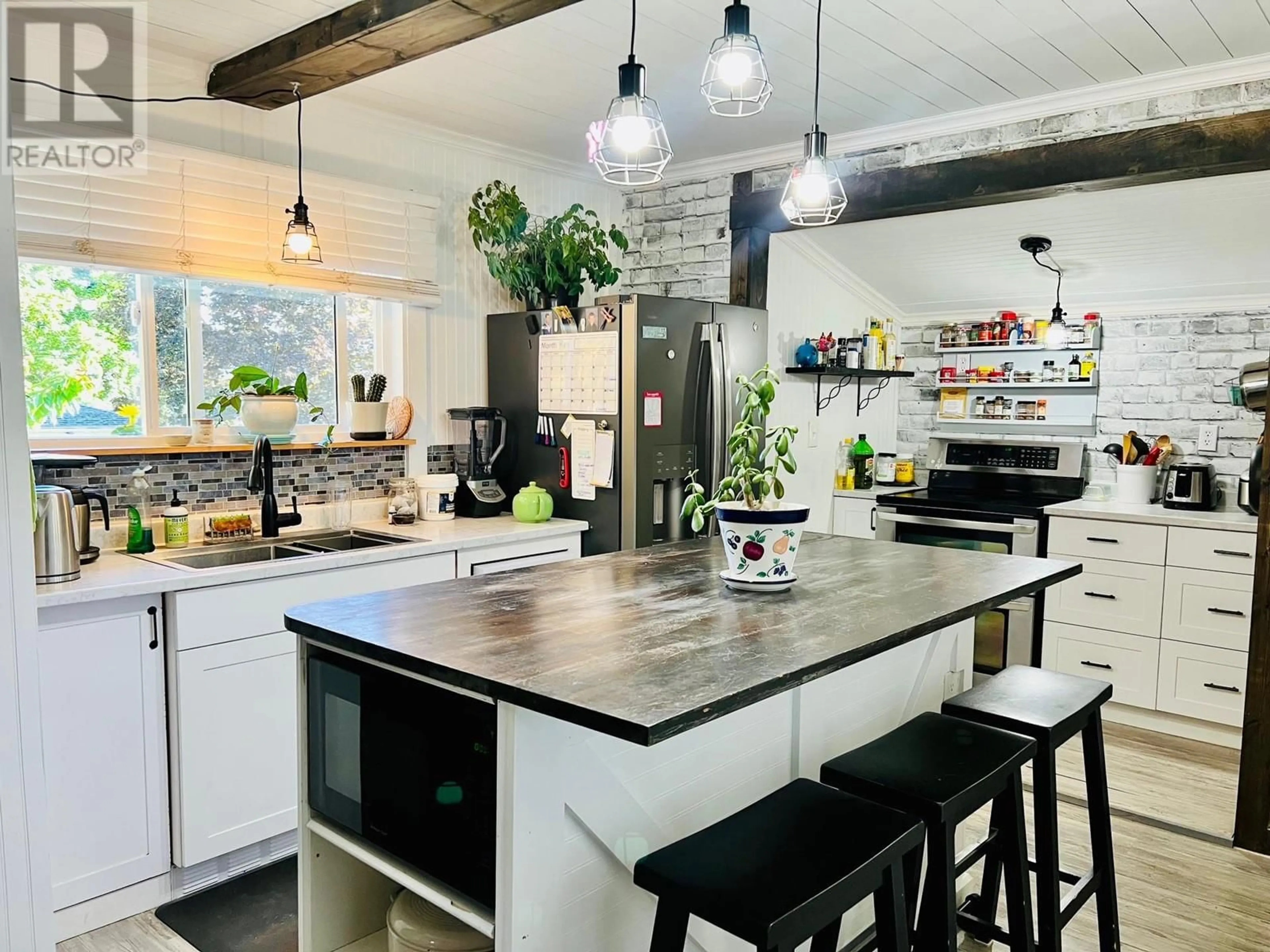 Open concept kitchen, unknown for 1918 COOK STREET, Creston British Columbia V0B1G5