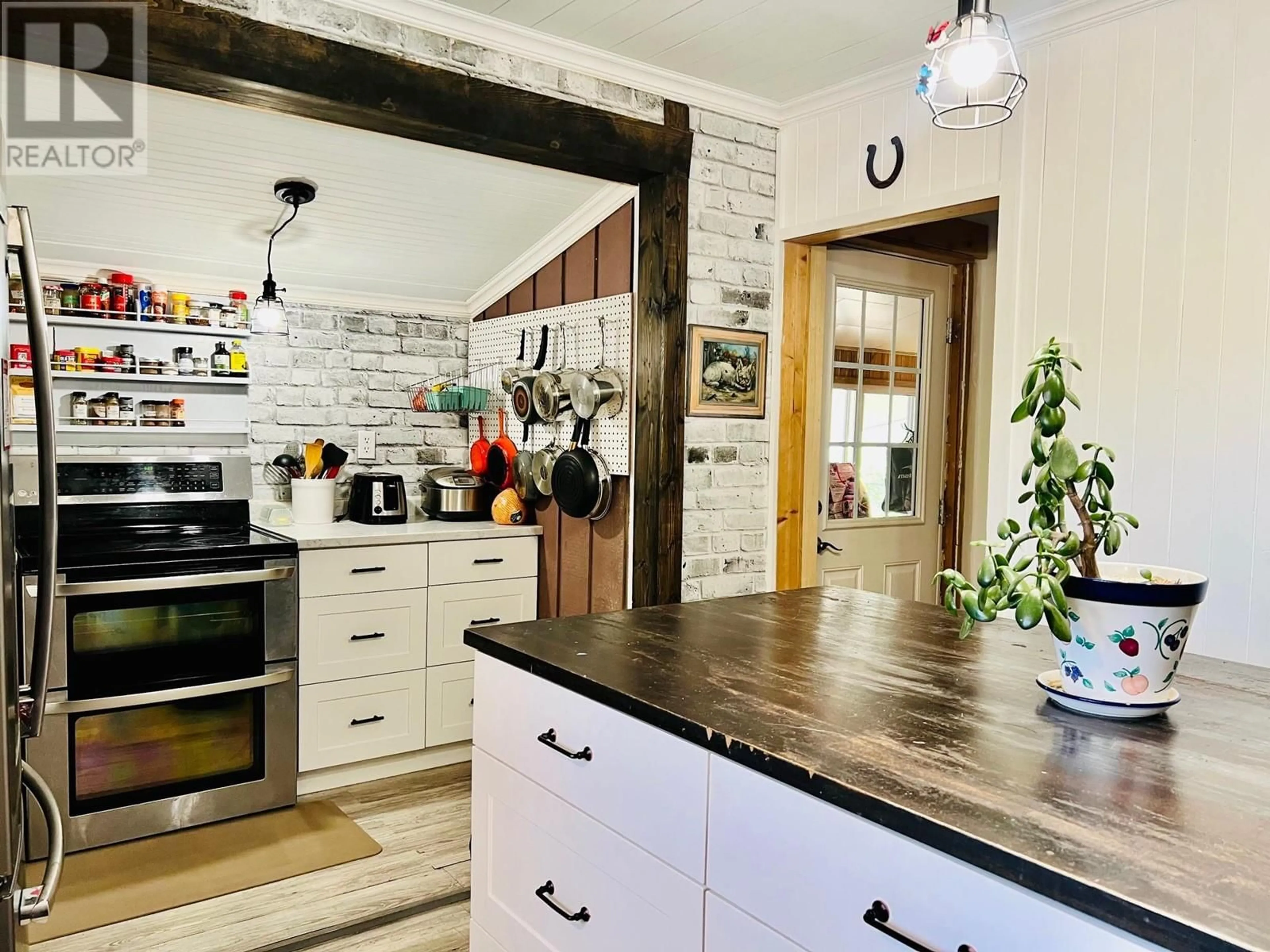 Open concept kitchen, ceramic/tile floor for 1918 COOK STREET, Creston British Columbia V0B1G5