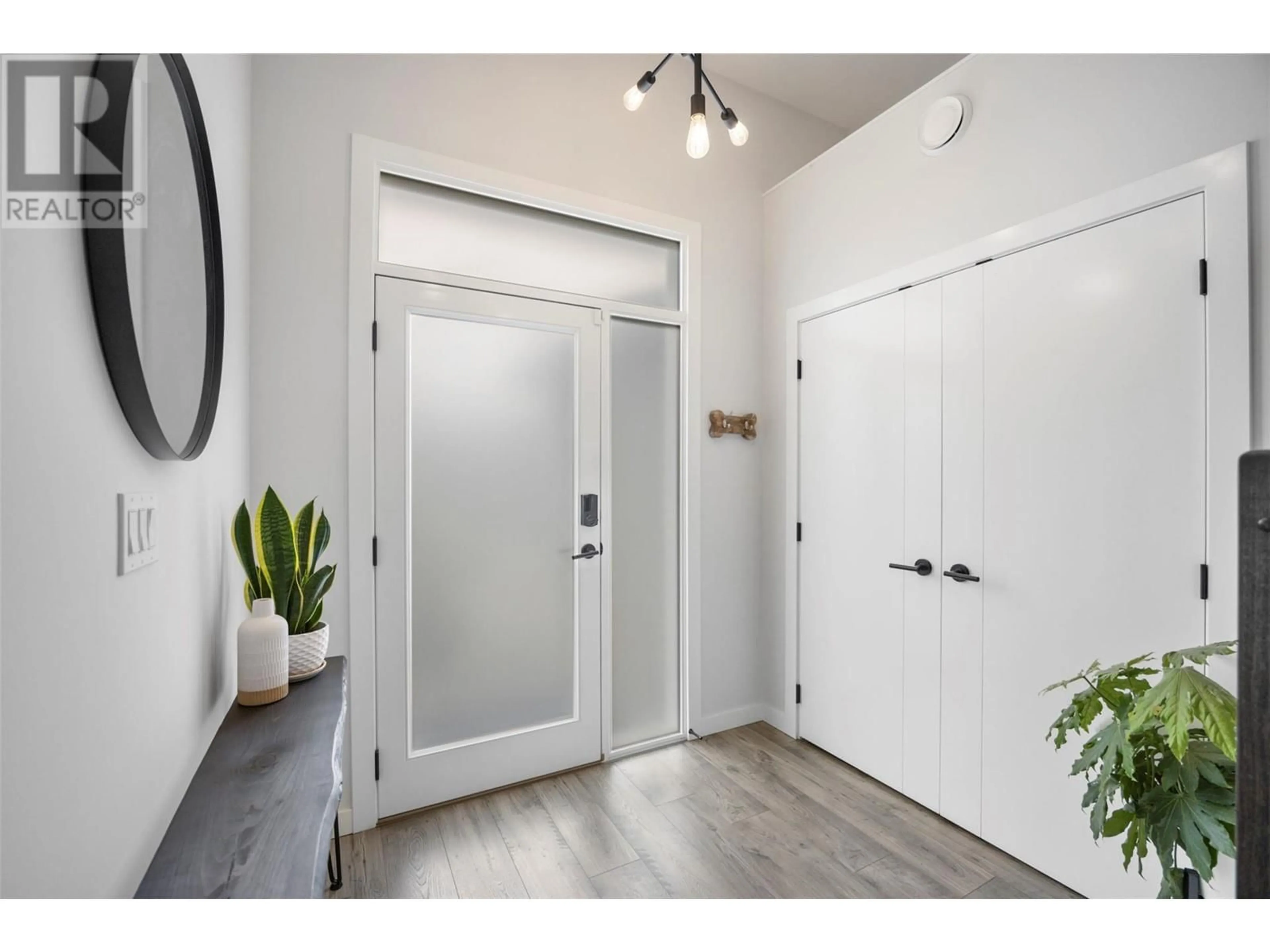Indoor entryway for 32 - 1900 ORD ROAD, Kamloops British Columbia V2B0B6