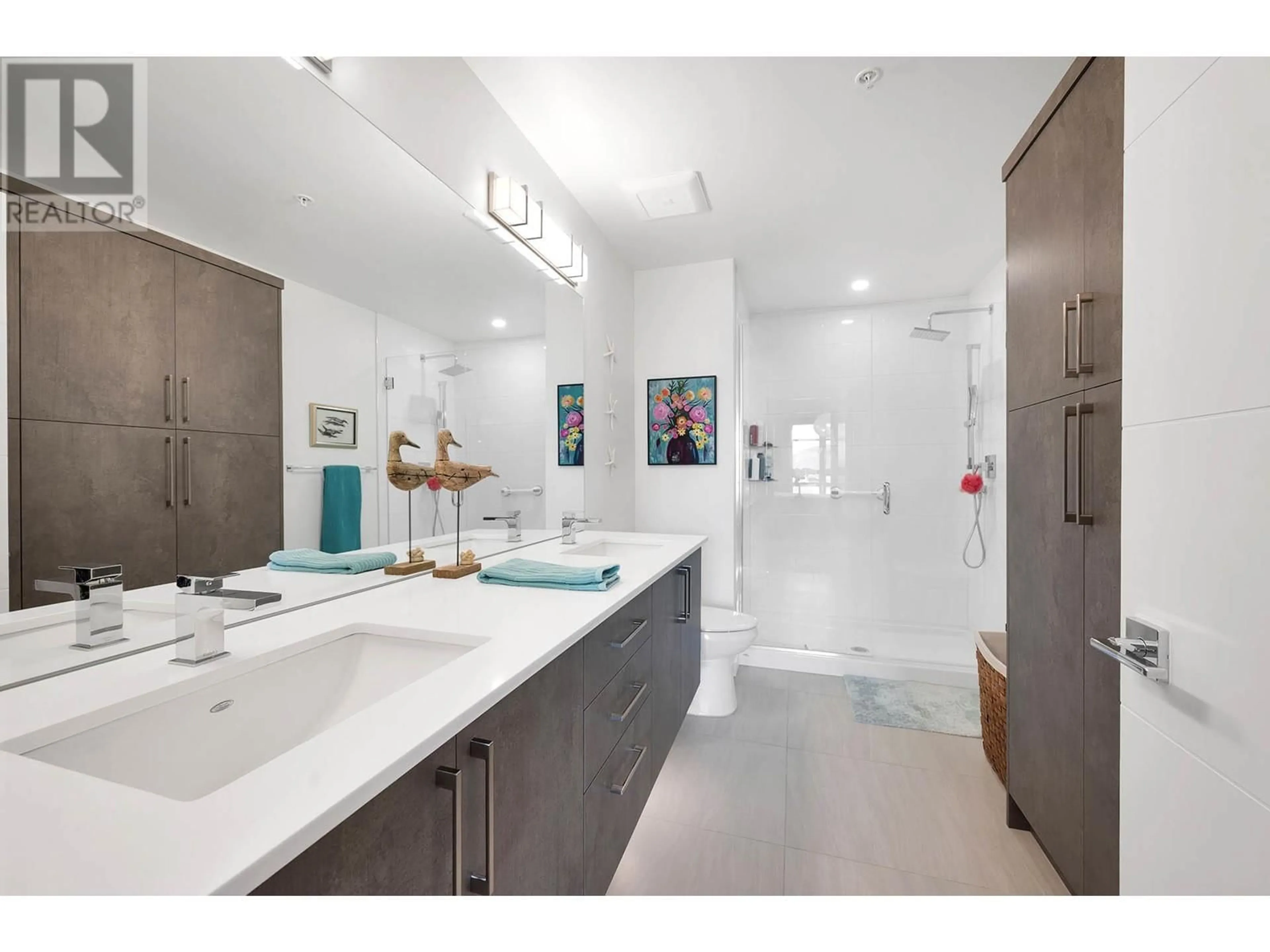 Contemporary bathroom, ceramic/tile floor for 3403 - 1405 SPRINGHILL DRIVE, Kamloops British Columbia V2C0B4