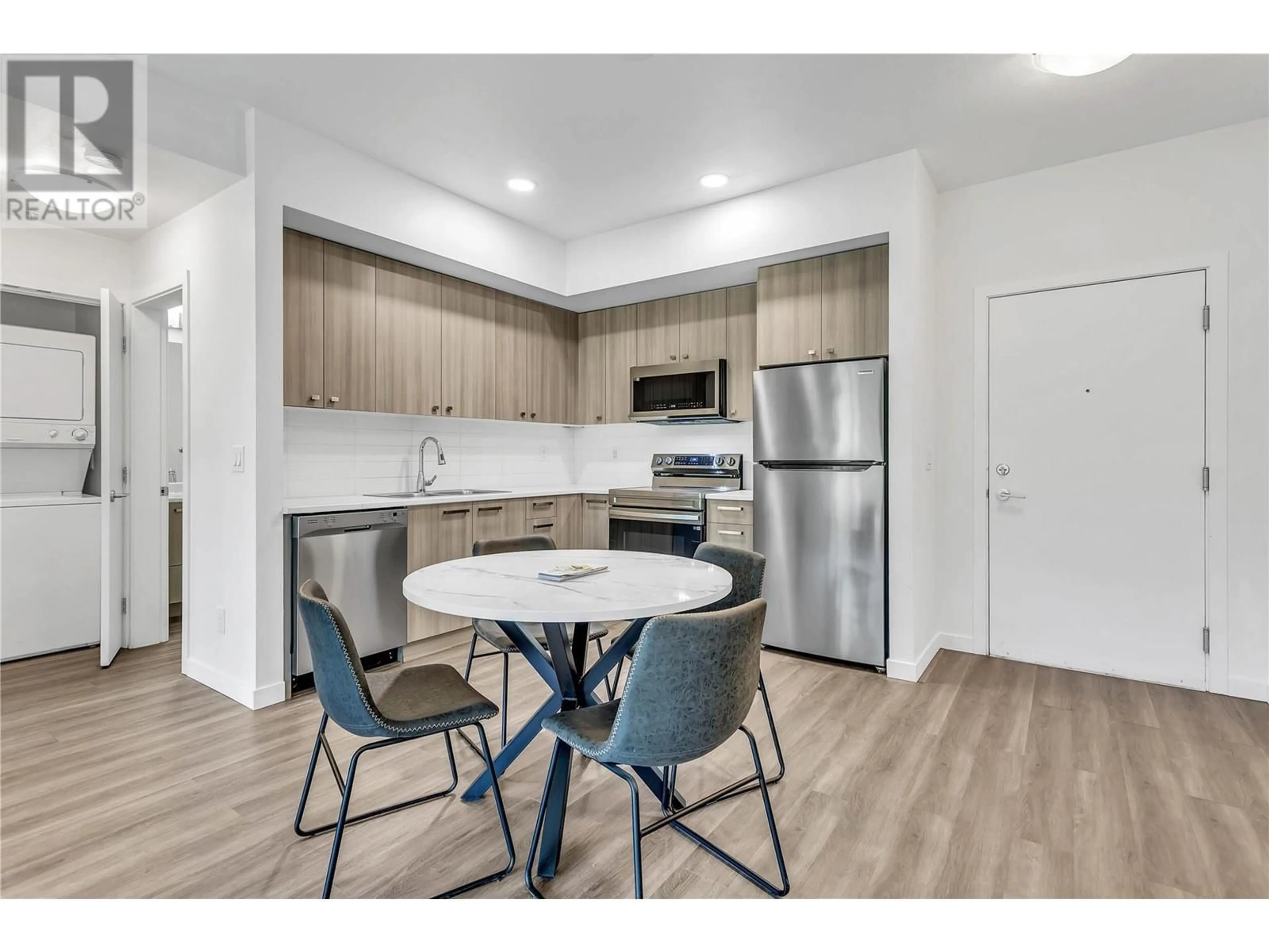 Standard kitchen, unknown for 322 - 935 ACADEMY WAY, Kelowna British Columbia V1V3C9