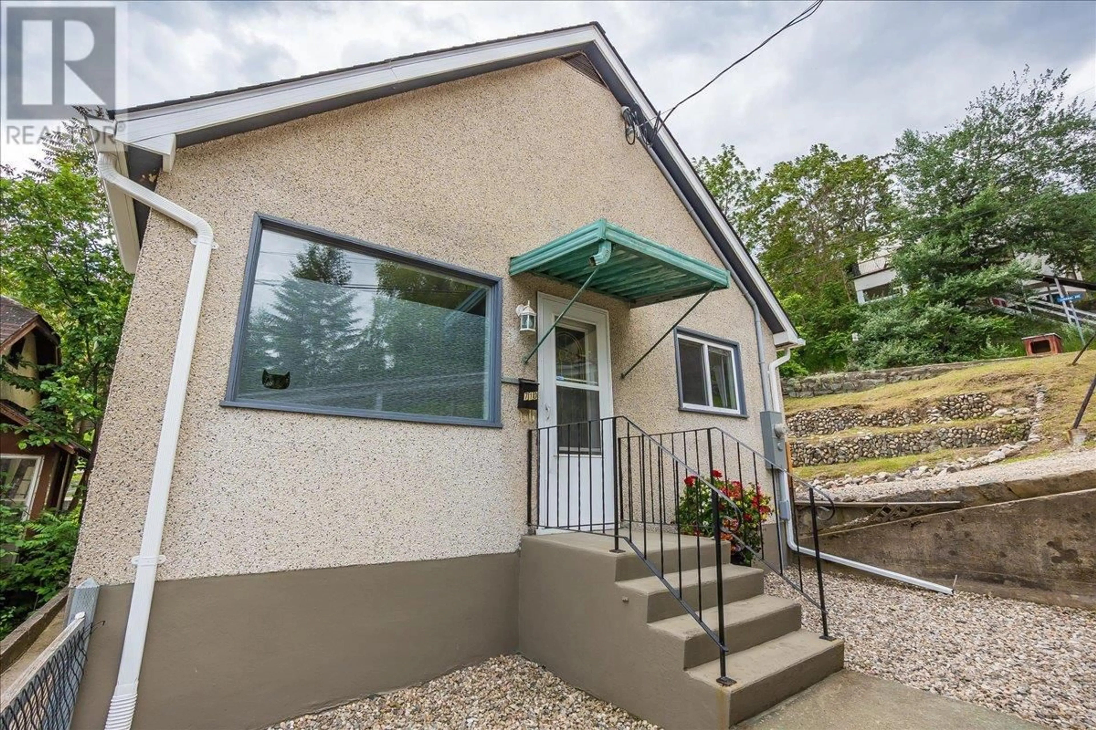Home with vinyl exterior material, unknown for 710 SPOKANE STREET, Trail British Columbia V1R3W2