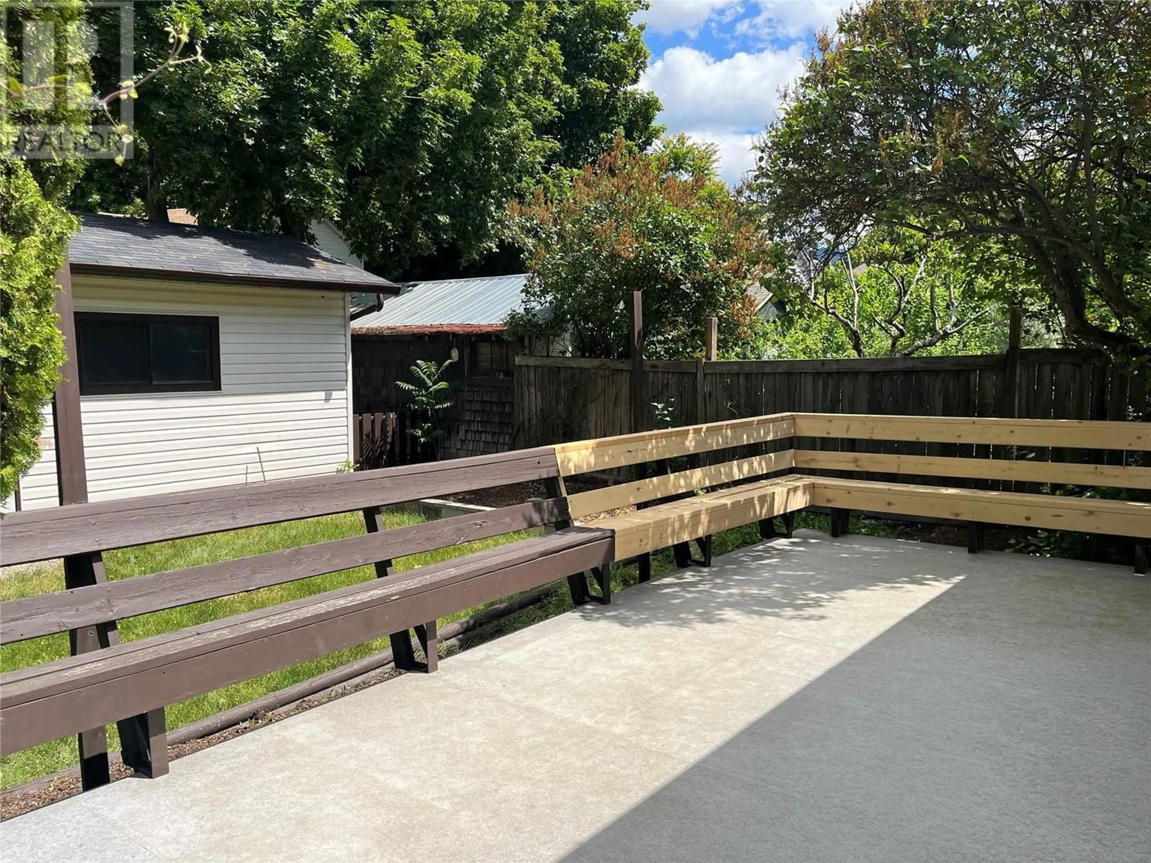 Patio, street for 2405 36 AVENUE, Vernon British Columbia V1T2V3
