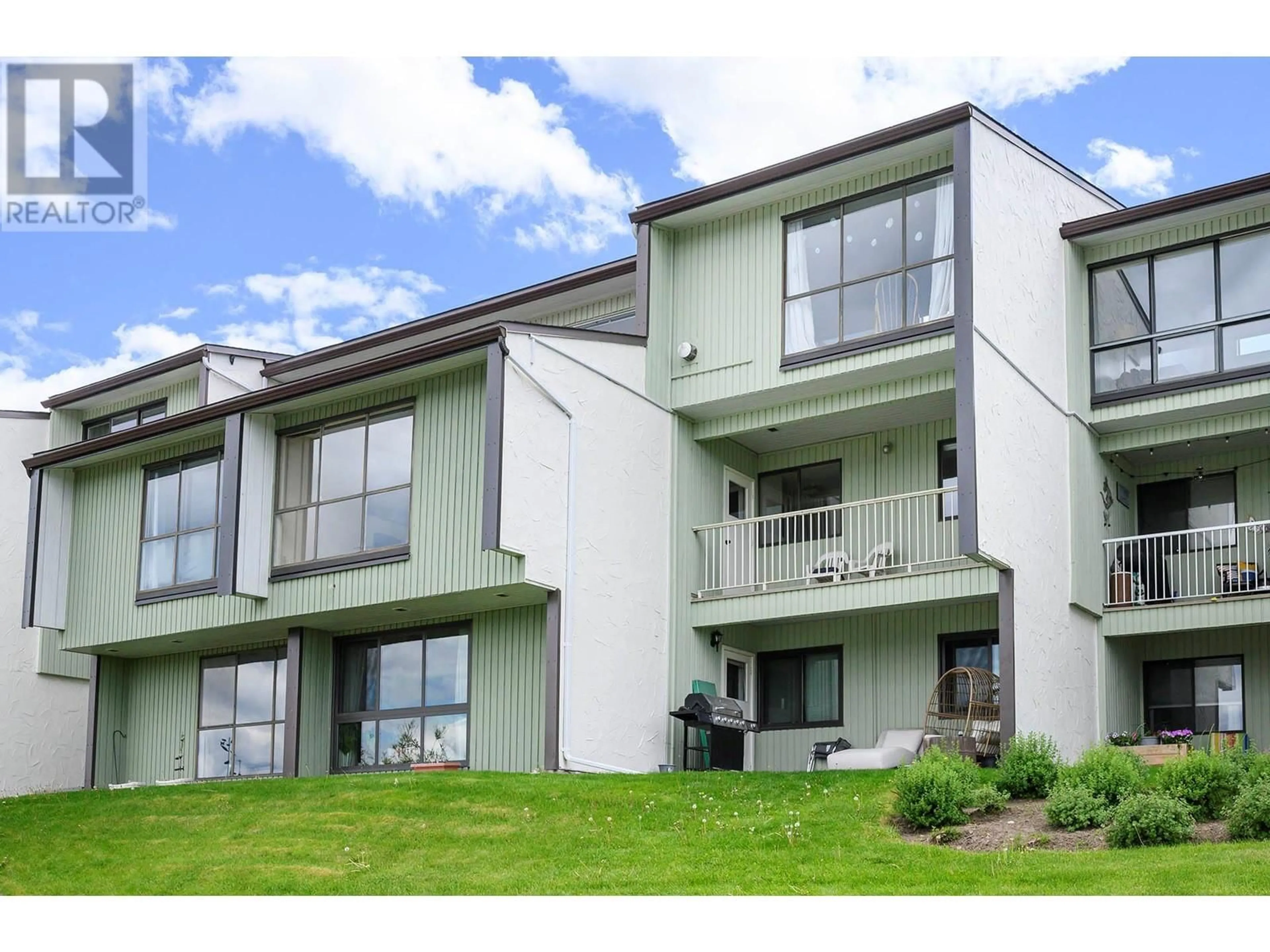 A pic from outside/outdoor area/front of a property/back of a property/a pic from drone, unknown for 20 - 137 MCGILL ROAD, Kamloops British Columbia V2B1L9