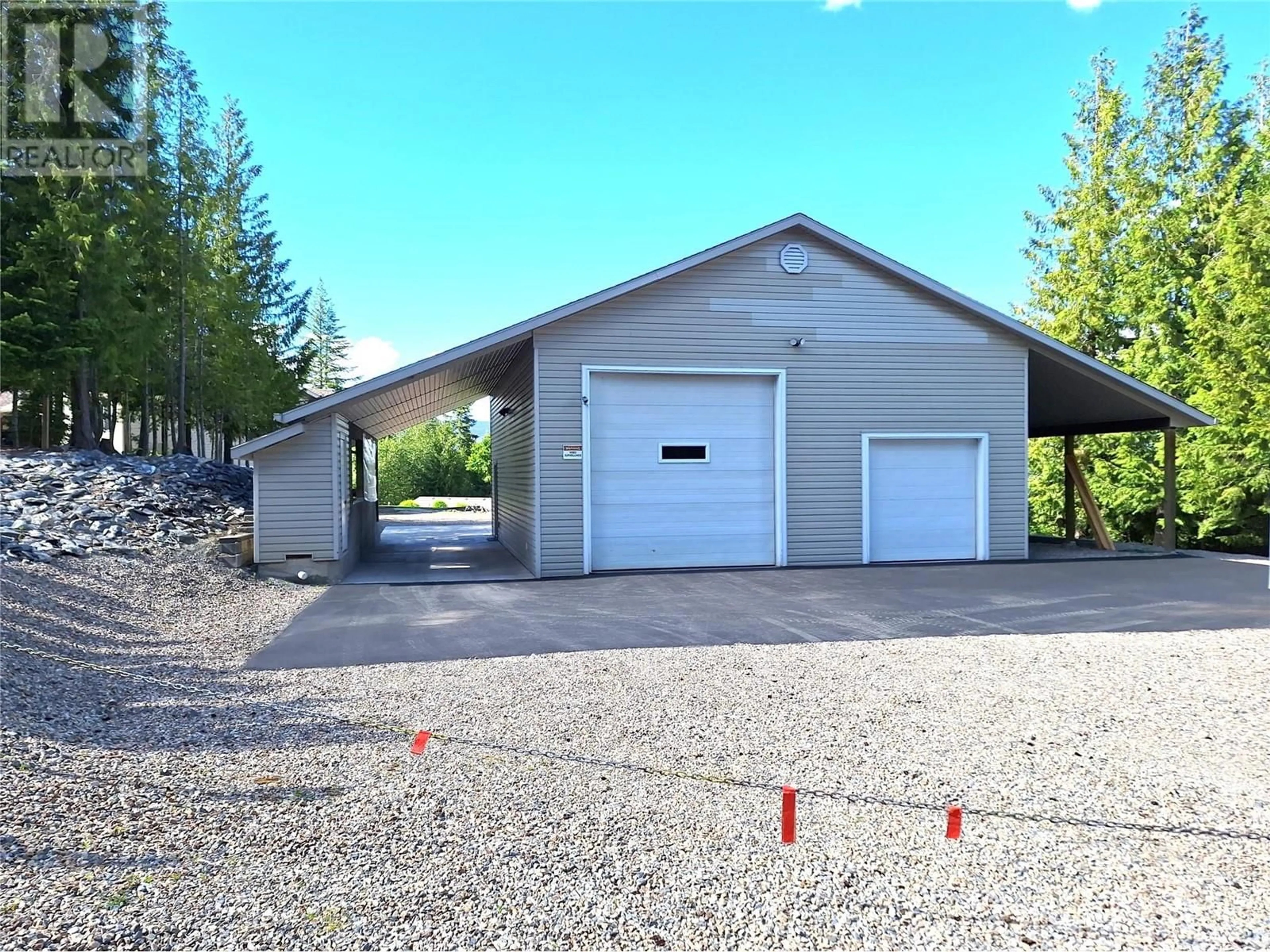 Indoor garage for 1406 HUCKLEBERRY DRIVE, Sorrento British Columbia V0E2W1