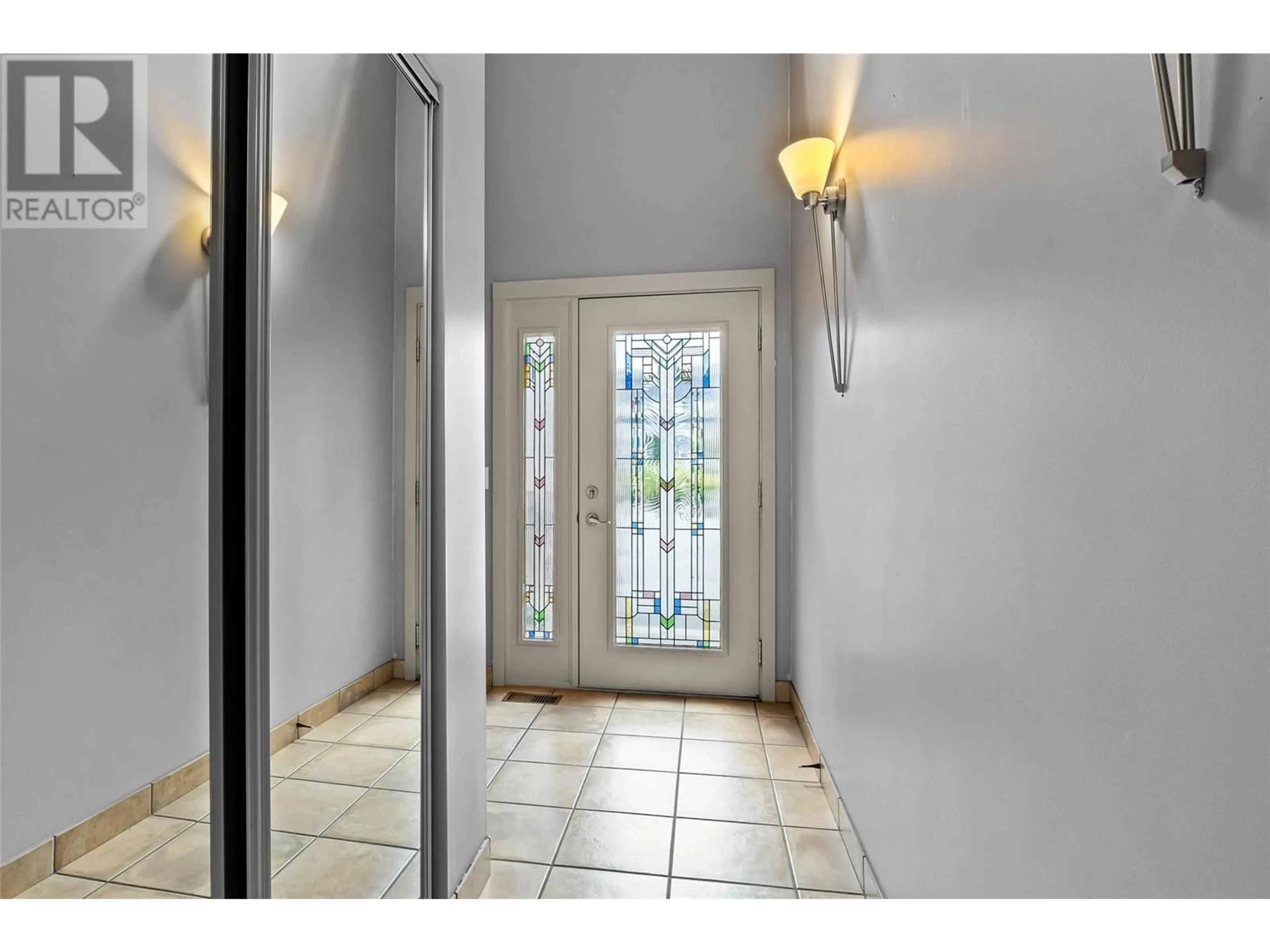 Indoor entryway for 3 - 776 DUNROBIN DRIVE, Kamloops British Columbia V1S1X9