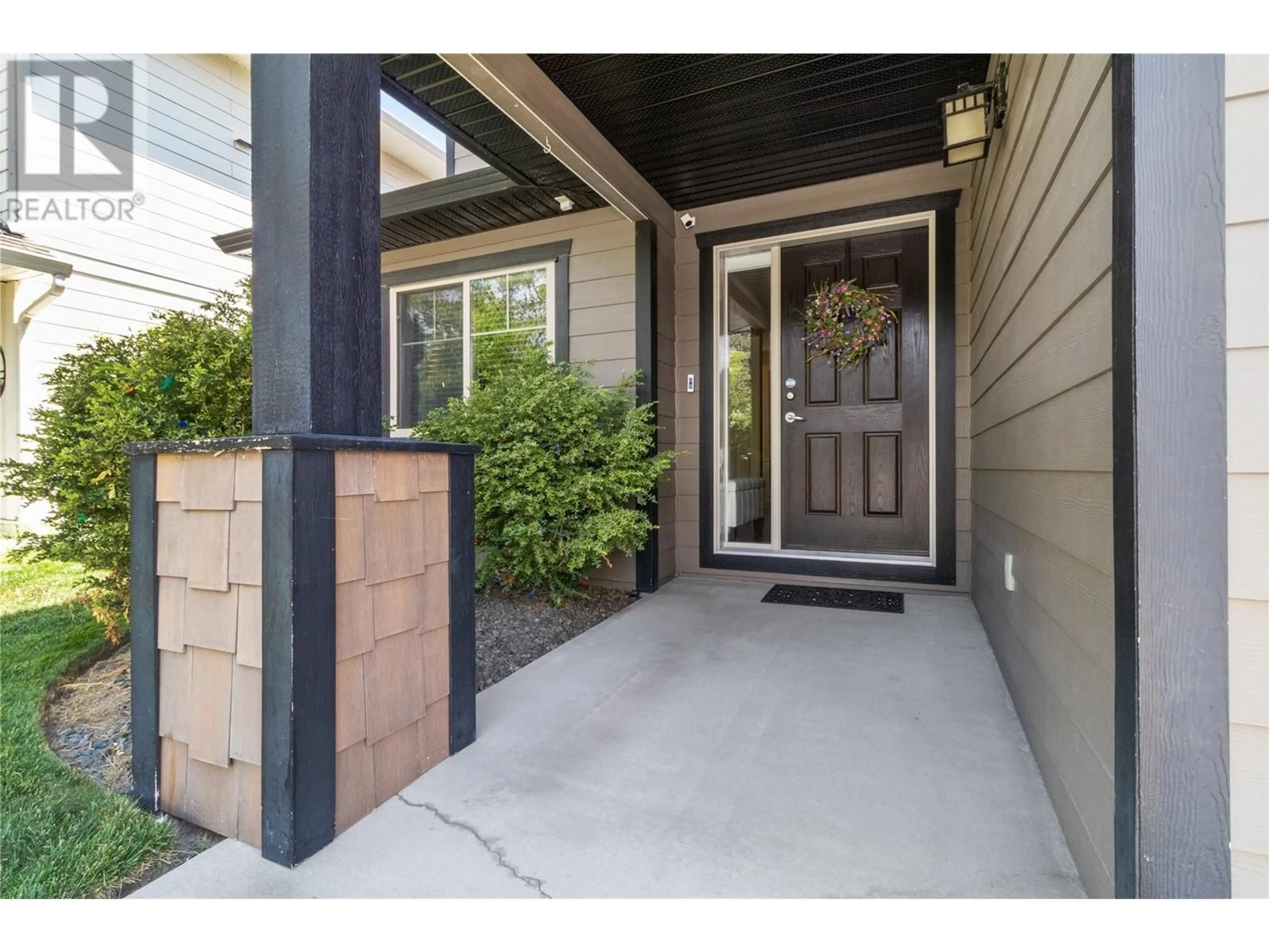 Indoor entryway for 2186 SUNVIEW DRIVE, West Kelowna British Columbia V1Z3X9