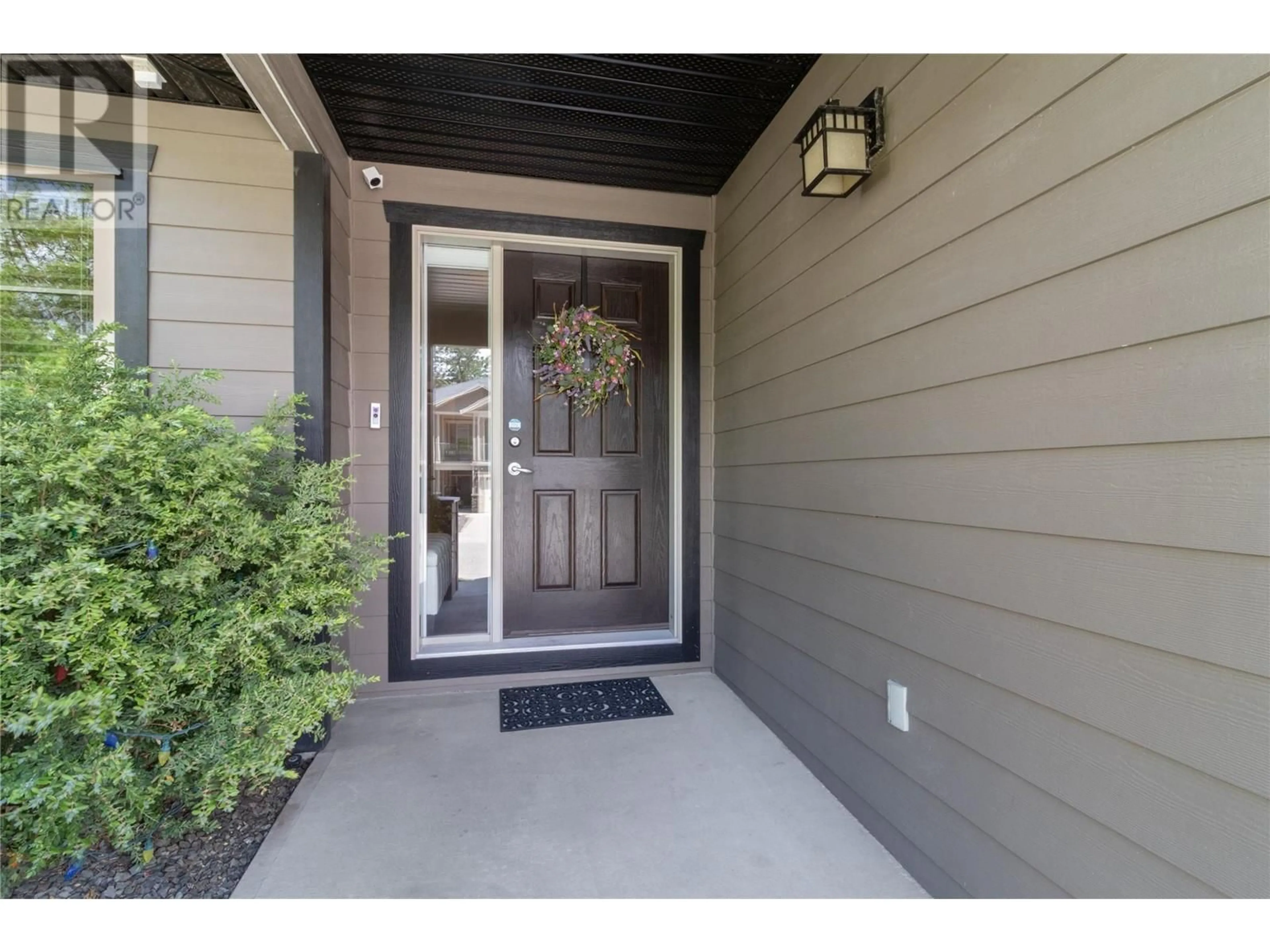 Indoor entryway for 2186 SUNVIEW DRIVE, West Kelowna British Columbia V1Z3X9