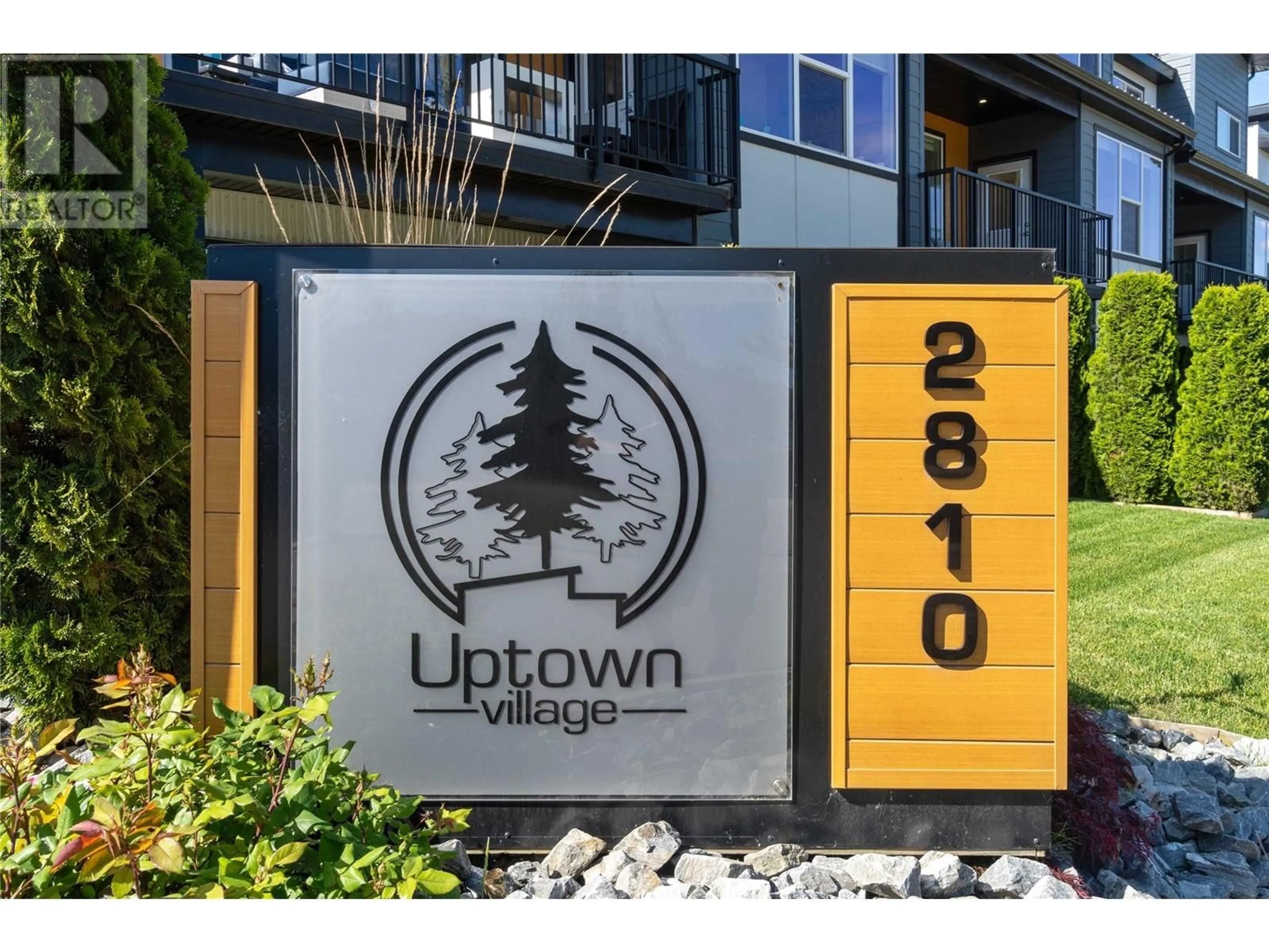 Indoor foyer for 4 - 2810 15 AVENUE NORTHEAST, Salmon Arm British Columbia V1E0G2