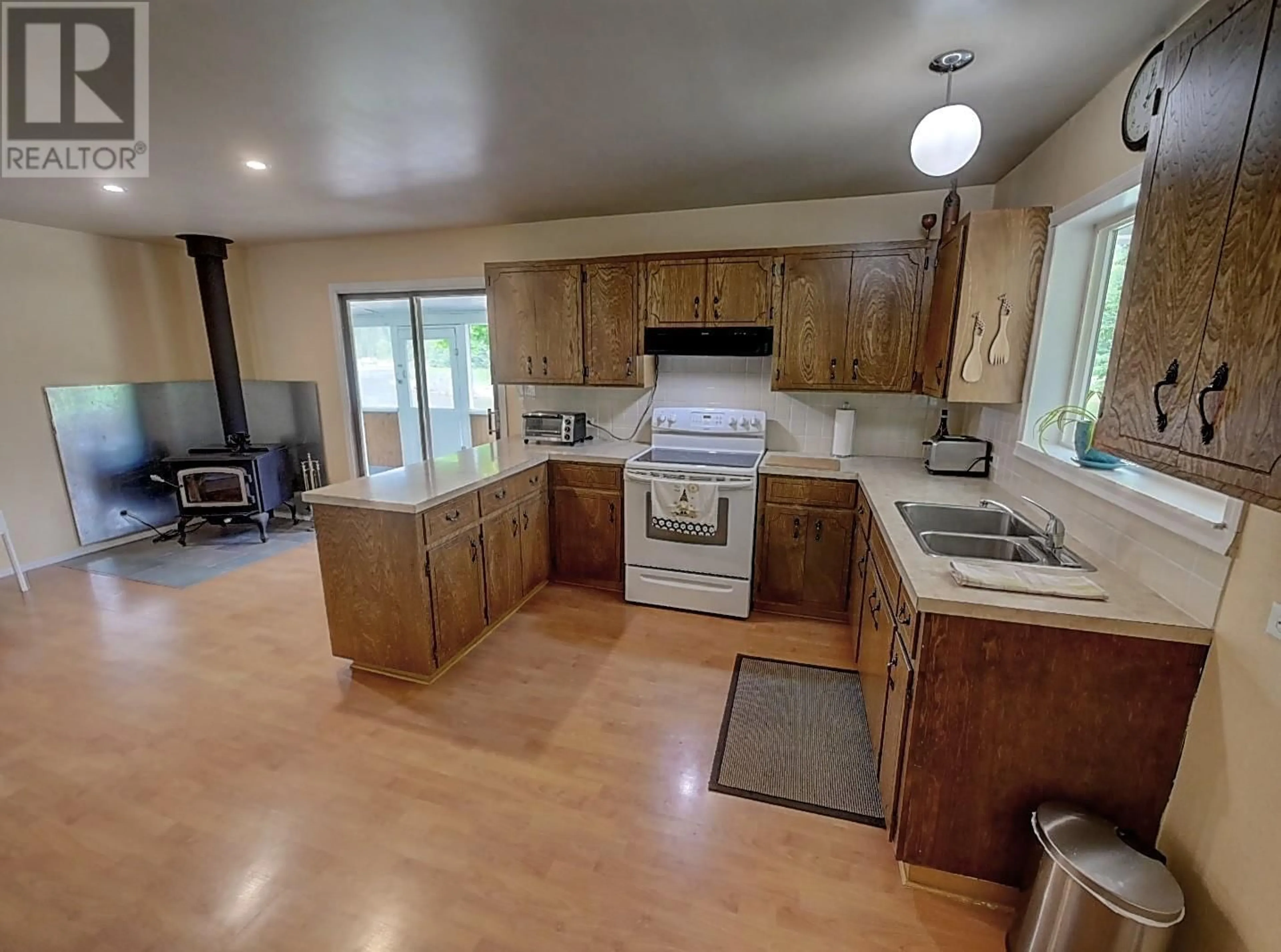Open concept kitchen, unknown for 10000 NORTH FORK ROAD, Grand Forks British Columbia V0H1H8