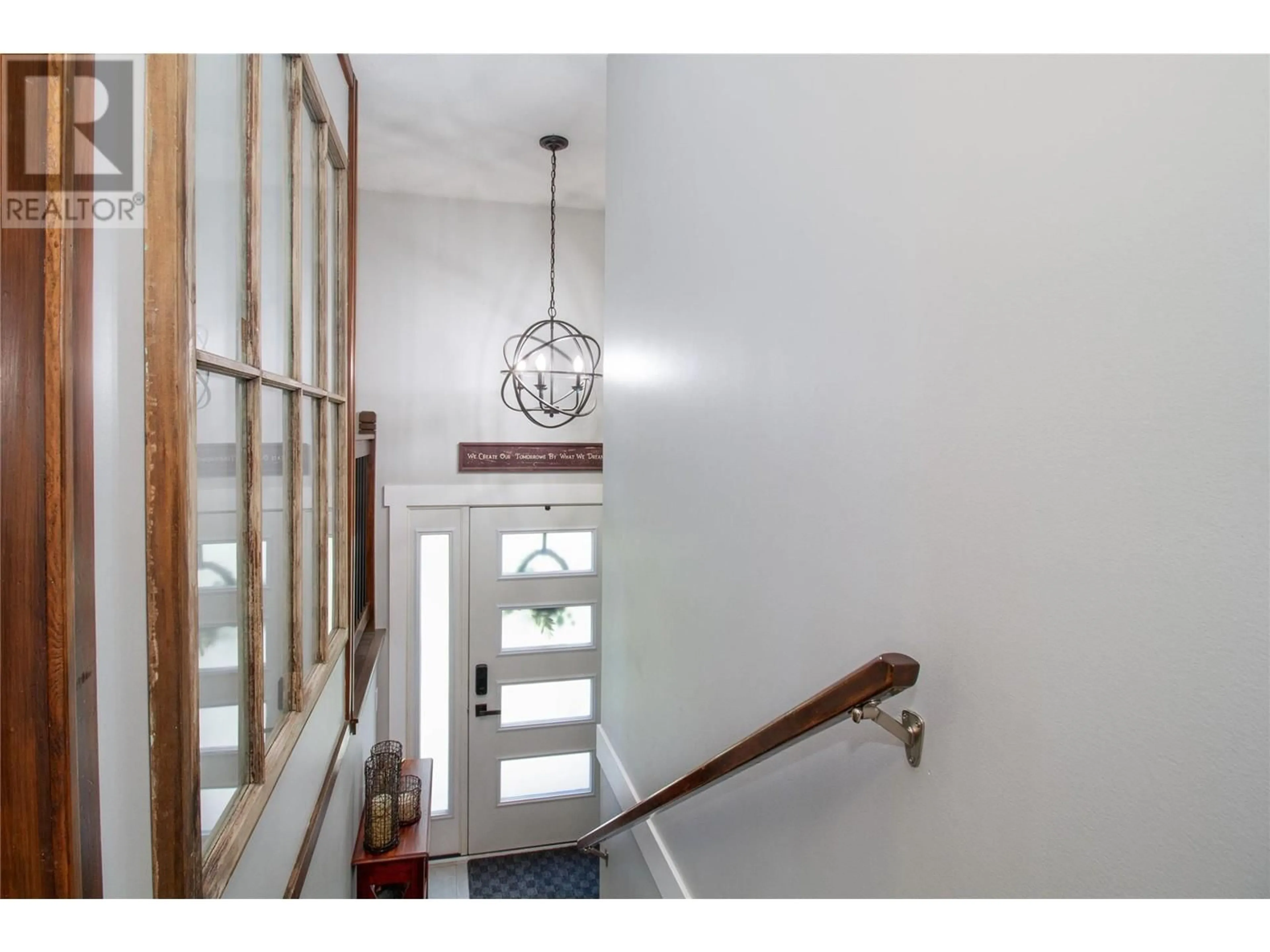 Indoor foyer for 1559 MCKINNON ROAD, Revelstoke British Columbia V0E2S1
