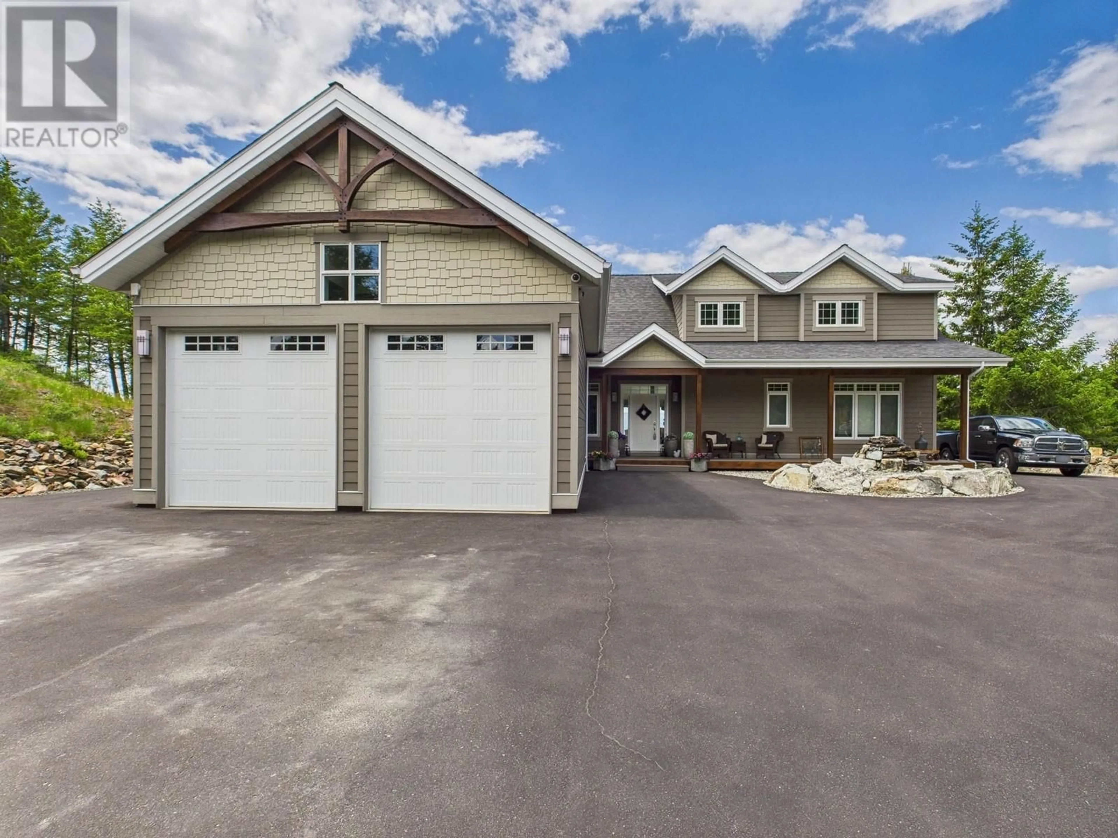 Indoor garage for 560 SASQUATCH TRAIL, Osoyoos British Columbia V0H1V3