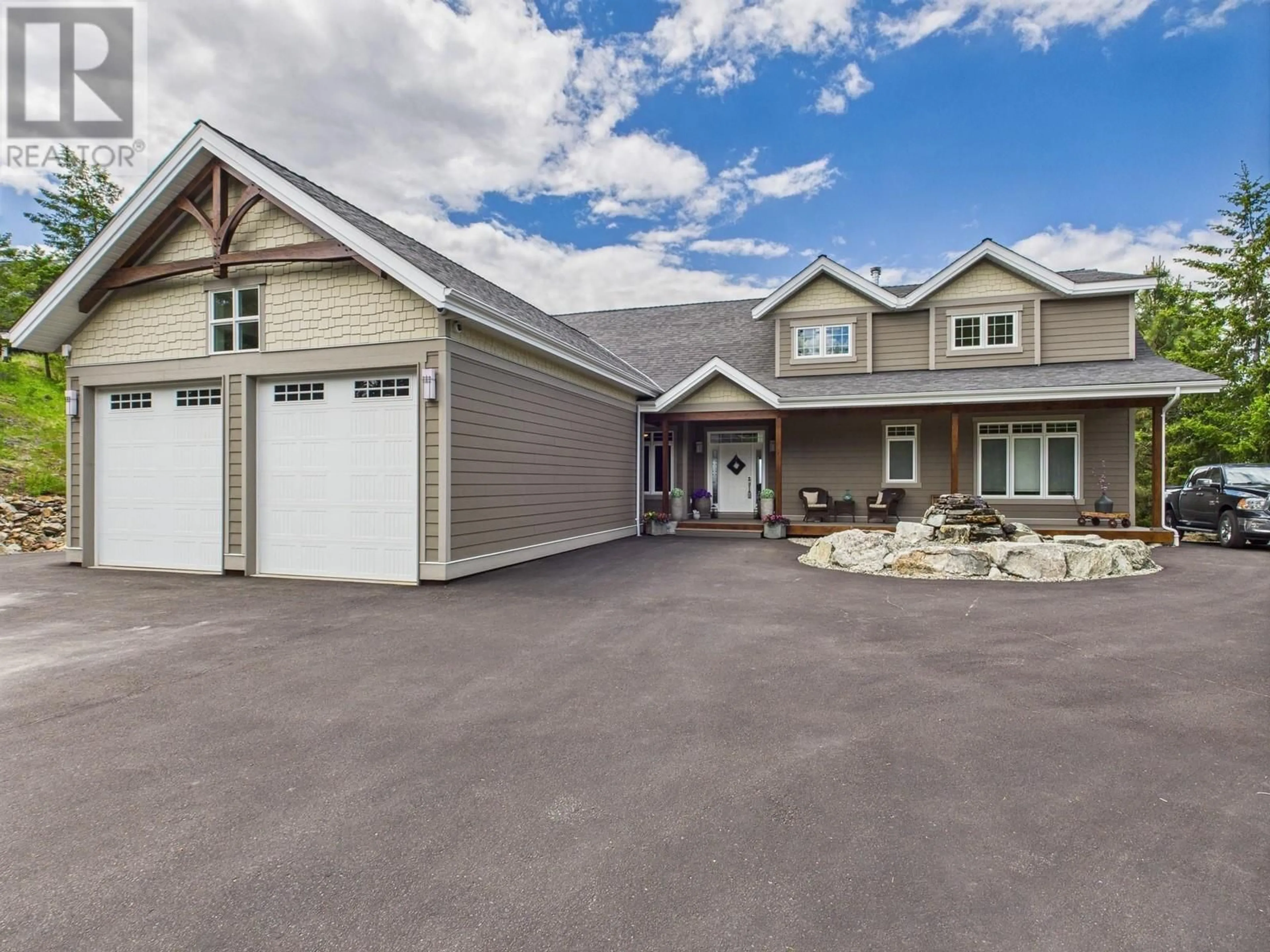 Indoor garage for 560 SASQUATCH TRAIL, Osoyoos British Columbia V0H1V3