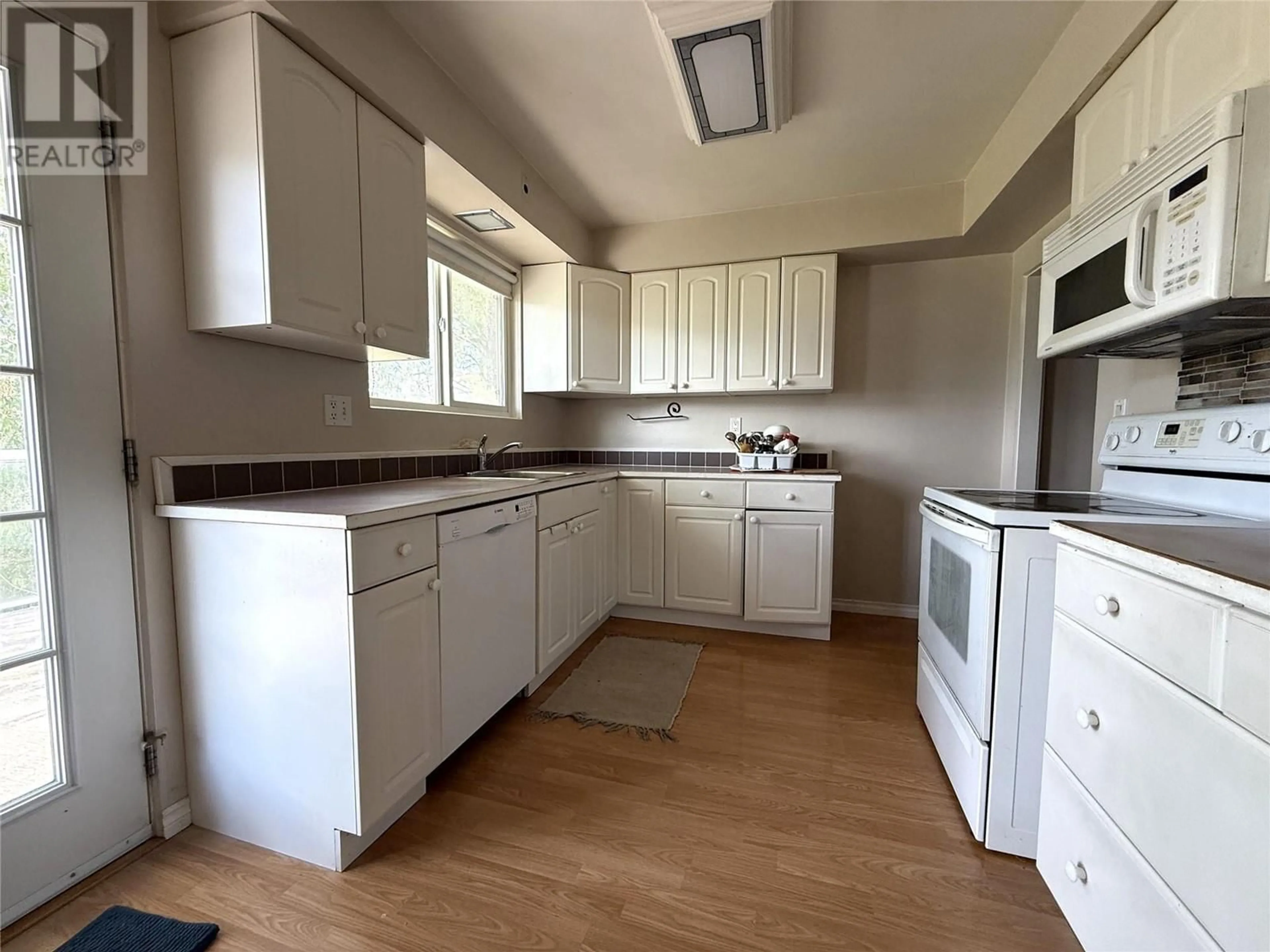Standard kitchen, unknown for 2076 PARKER DRIVE, Merritt British Columbia V1K1J2