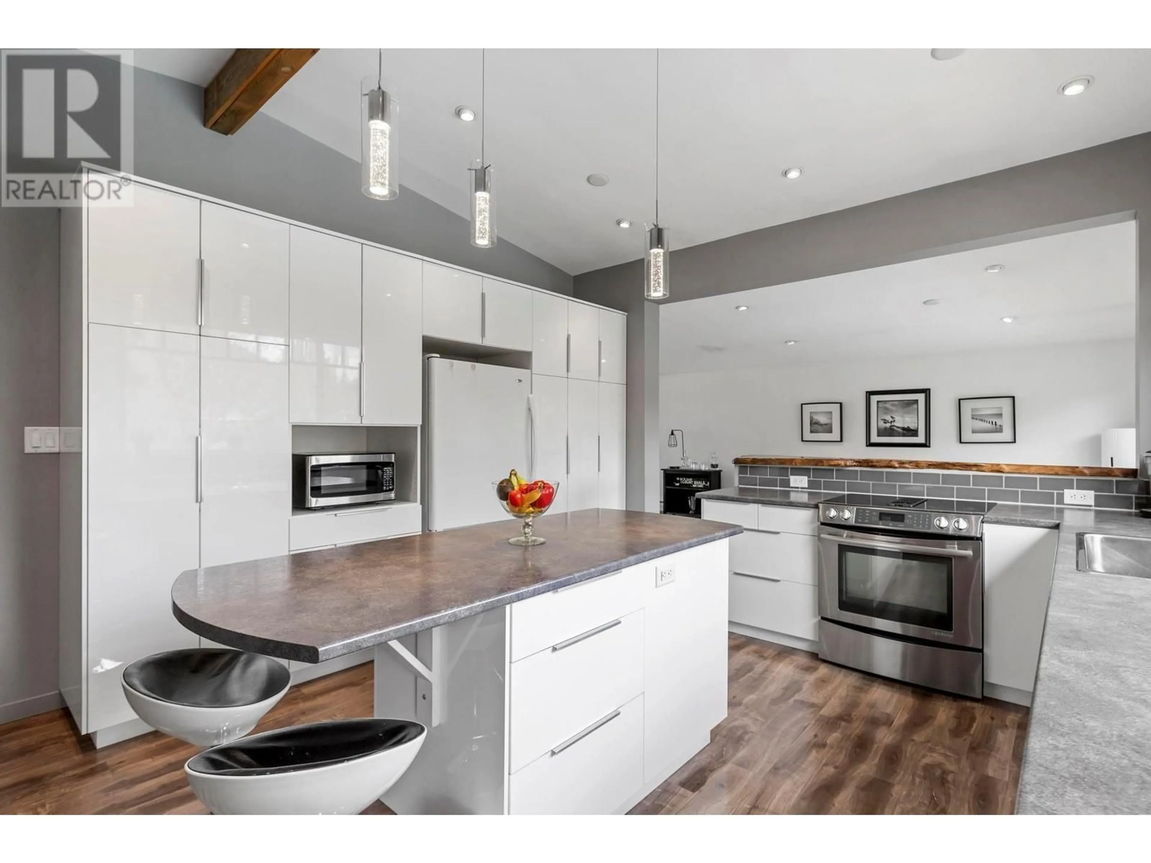 Contemporary kitchen, wood/laminate floor for 990 FAIRWAY CRESCENT, Kelowna British Columbia V1Y4S7