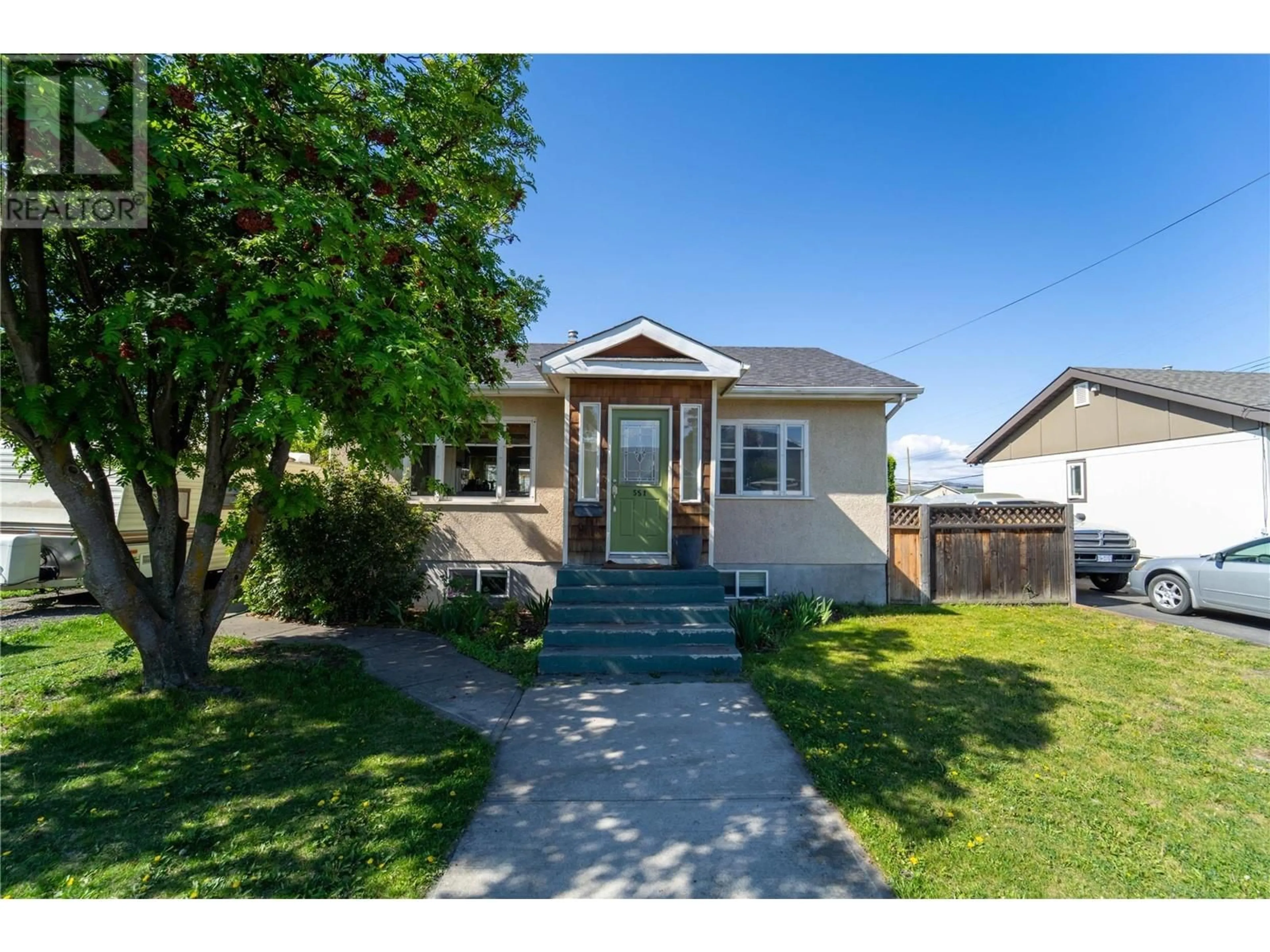 Home with vinyl exterior material, street for 551 LINDEN AVENUE, Kamloops British Columbia V2B2N5