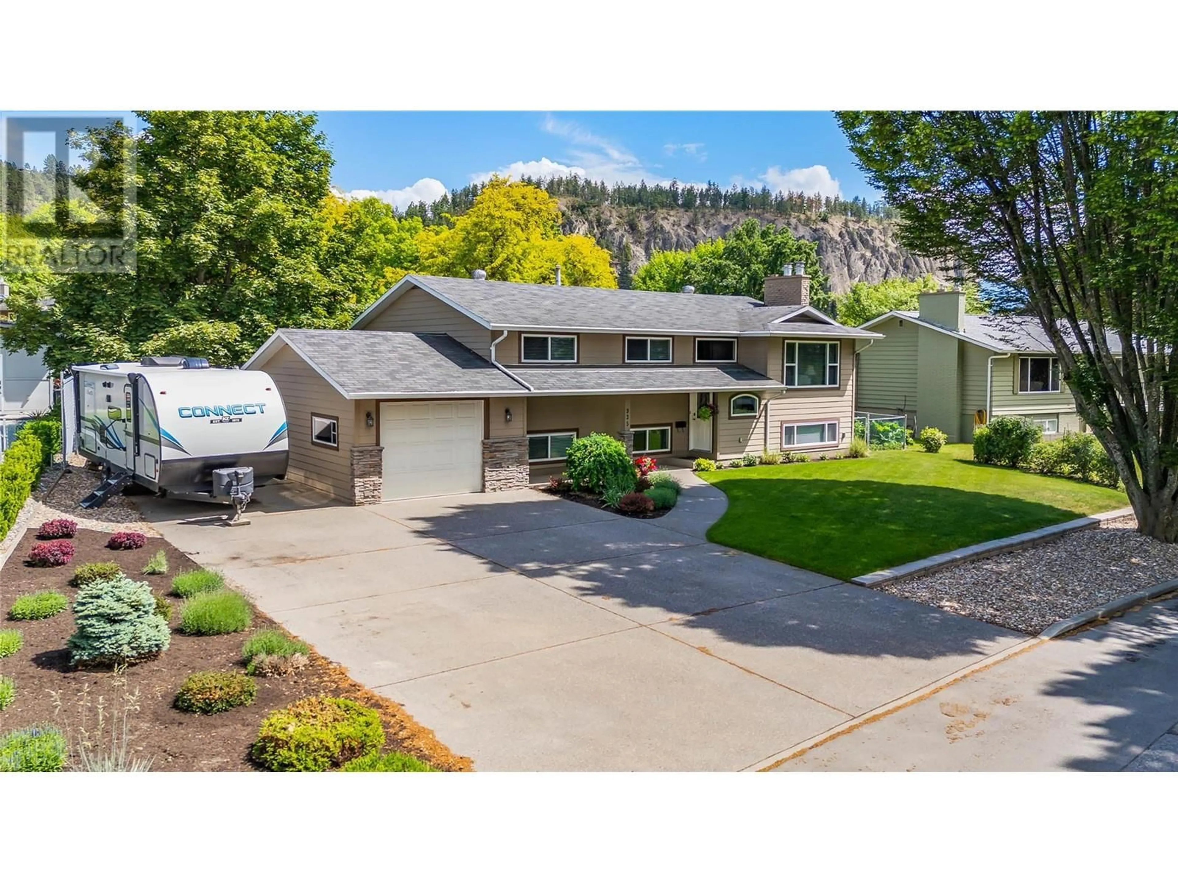 Home with vinyl exterior material, mountain view for 935 EAGLE DRIVE, Kelowna British Columbia V1Y4S9