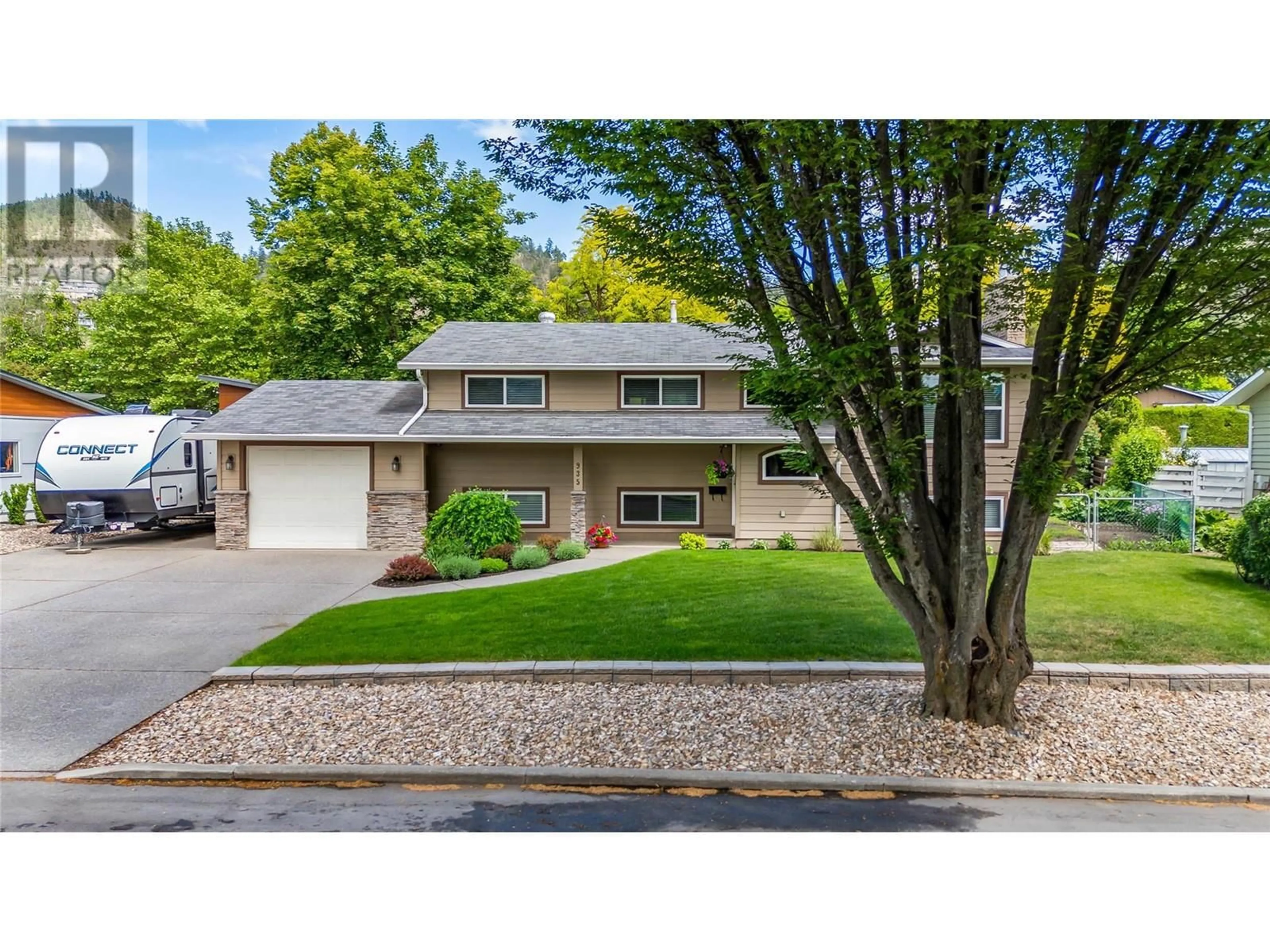 Home with vinyl exterior material, street for 935 EAGLE DRIVE, Kelowna British Columbia V1Y4S9