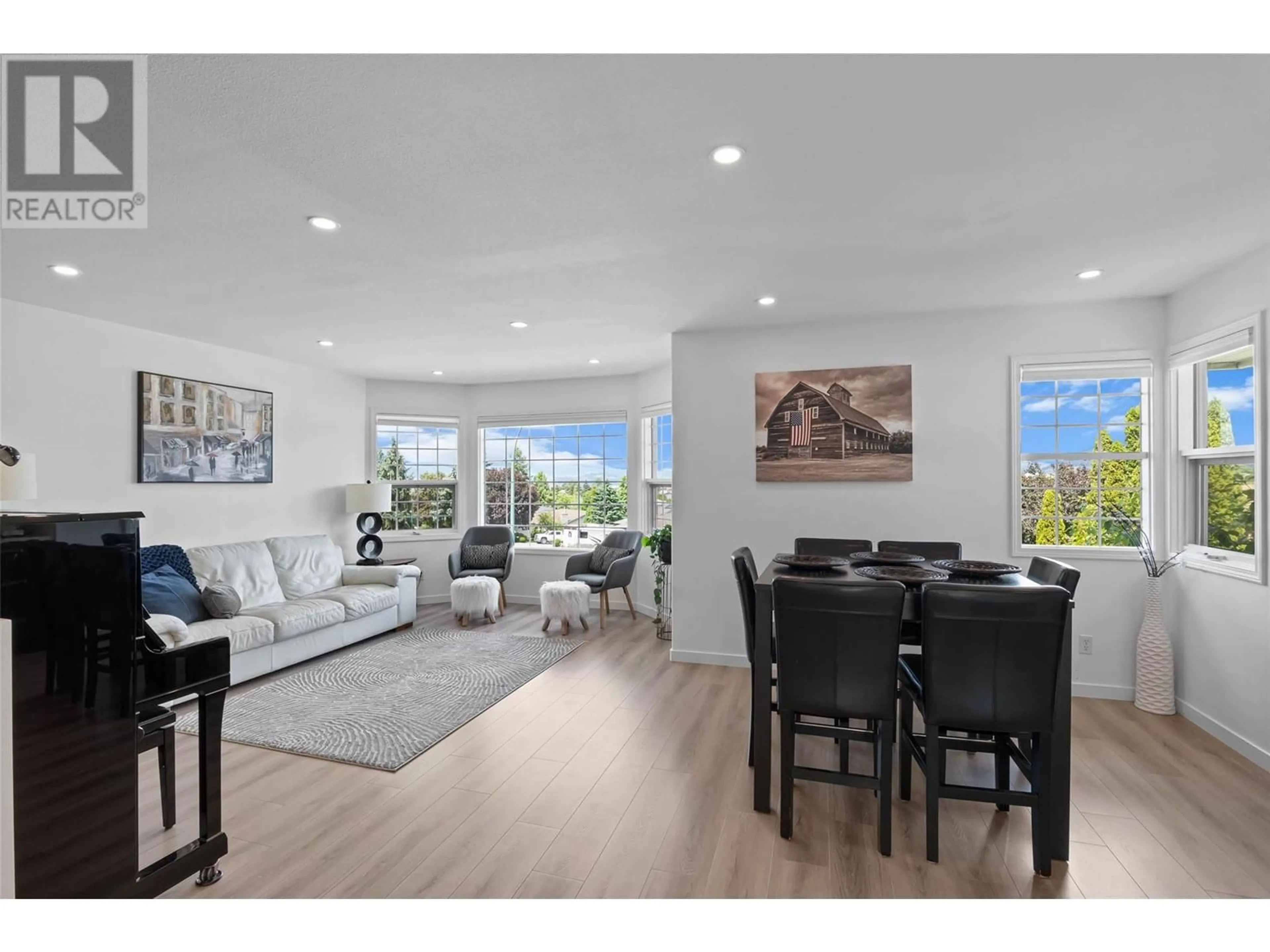 Living room with furniture, unknown for 568 CARMEL COURT, Kamloops British Columbia V2E2G3