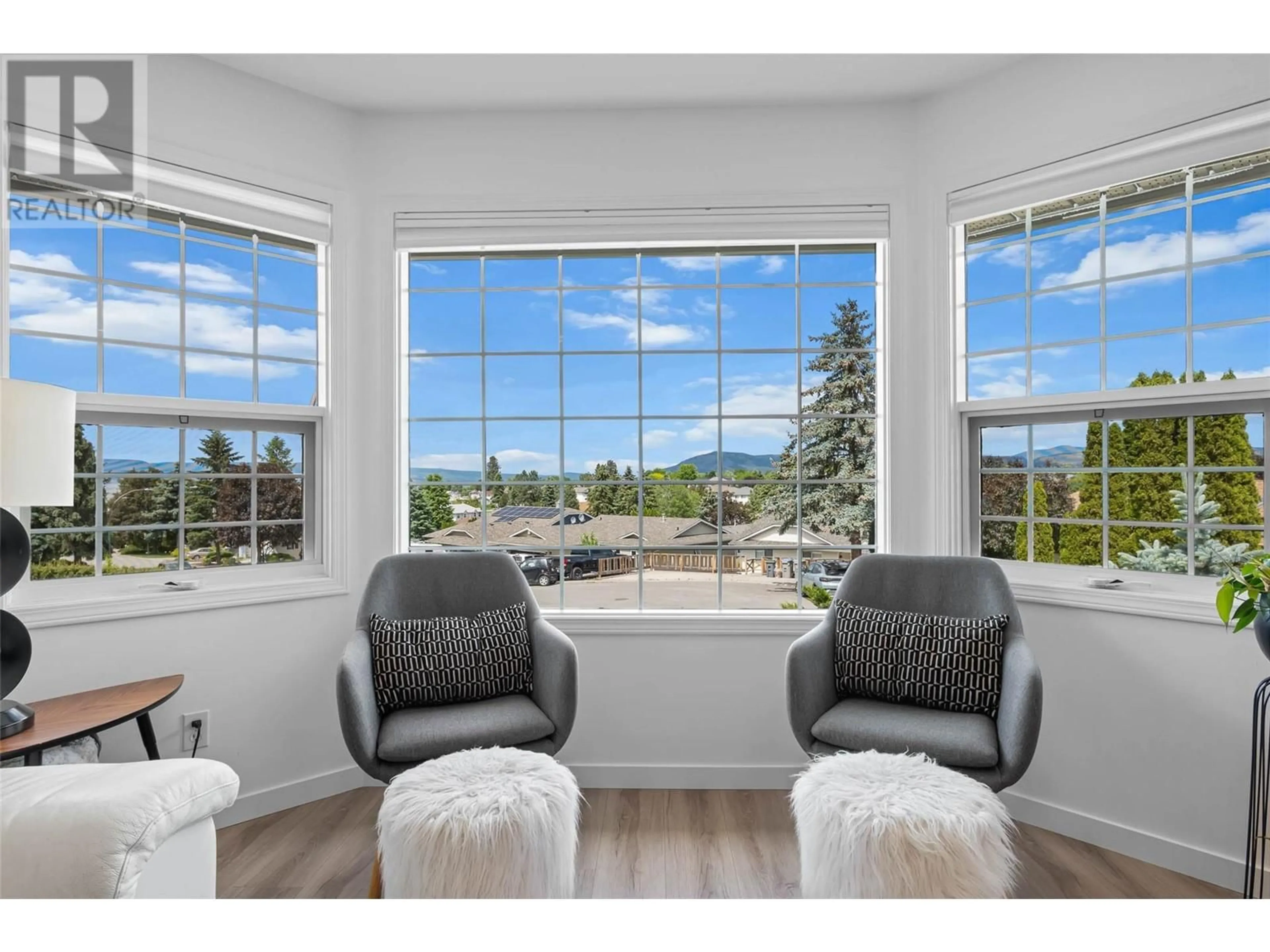Living room with furniture, unknown for 568 CARMEL COURT, Kamloops British Columbia V2E2G3