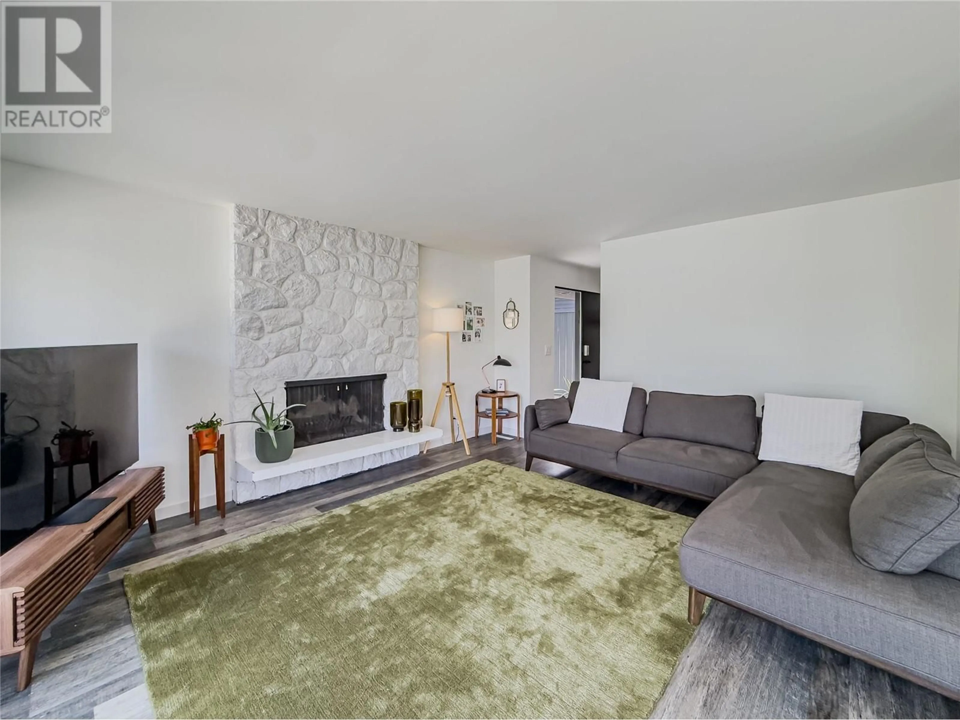Living room with furniture, unknown for 6844 FURRER ROAD, Kamloops British Columbia V2C4V8