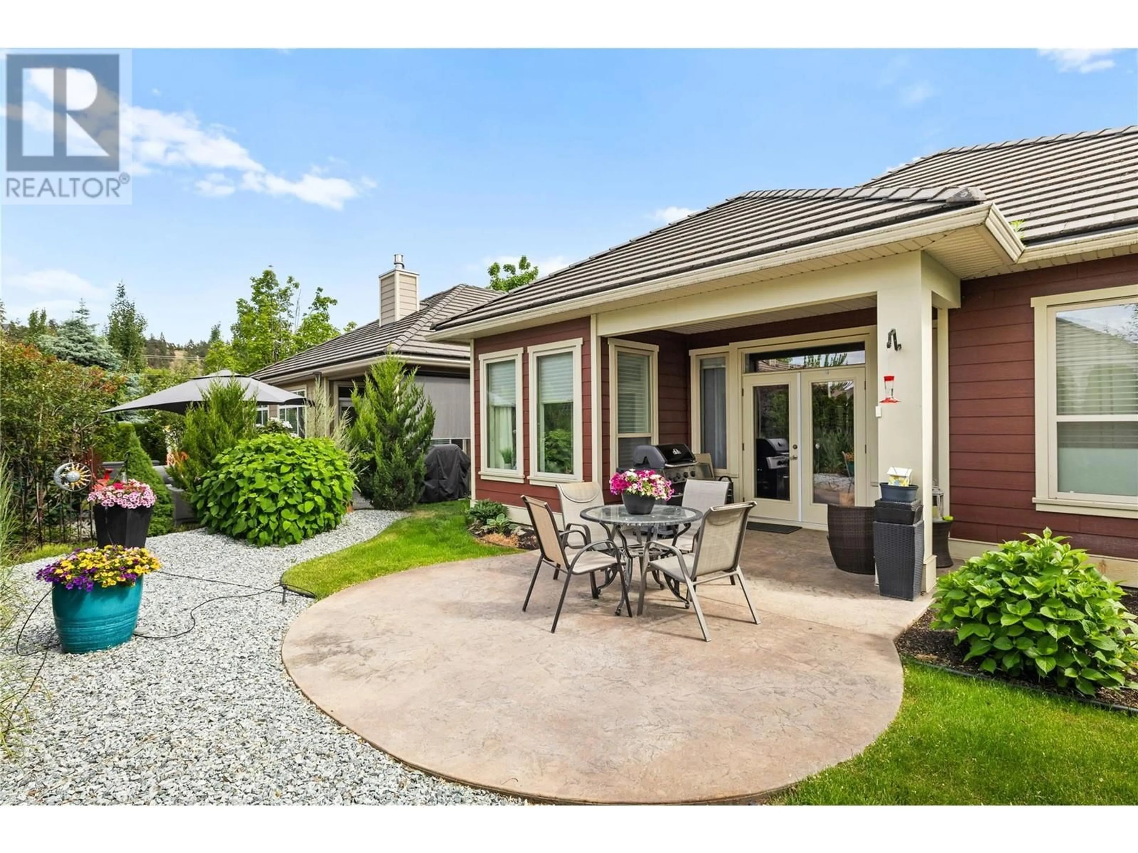 Patio, street for 154 - 4450 GORDON DRIVE, Kelowna British Columbia V1W1T1
