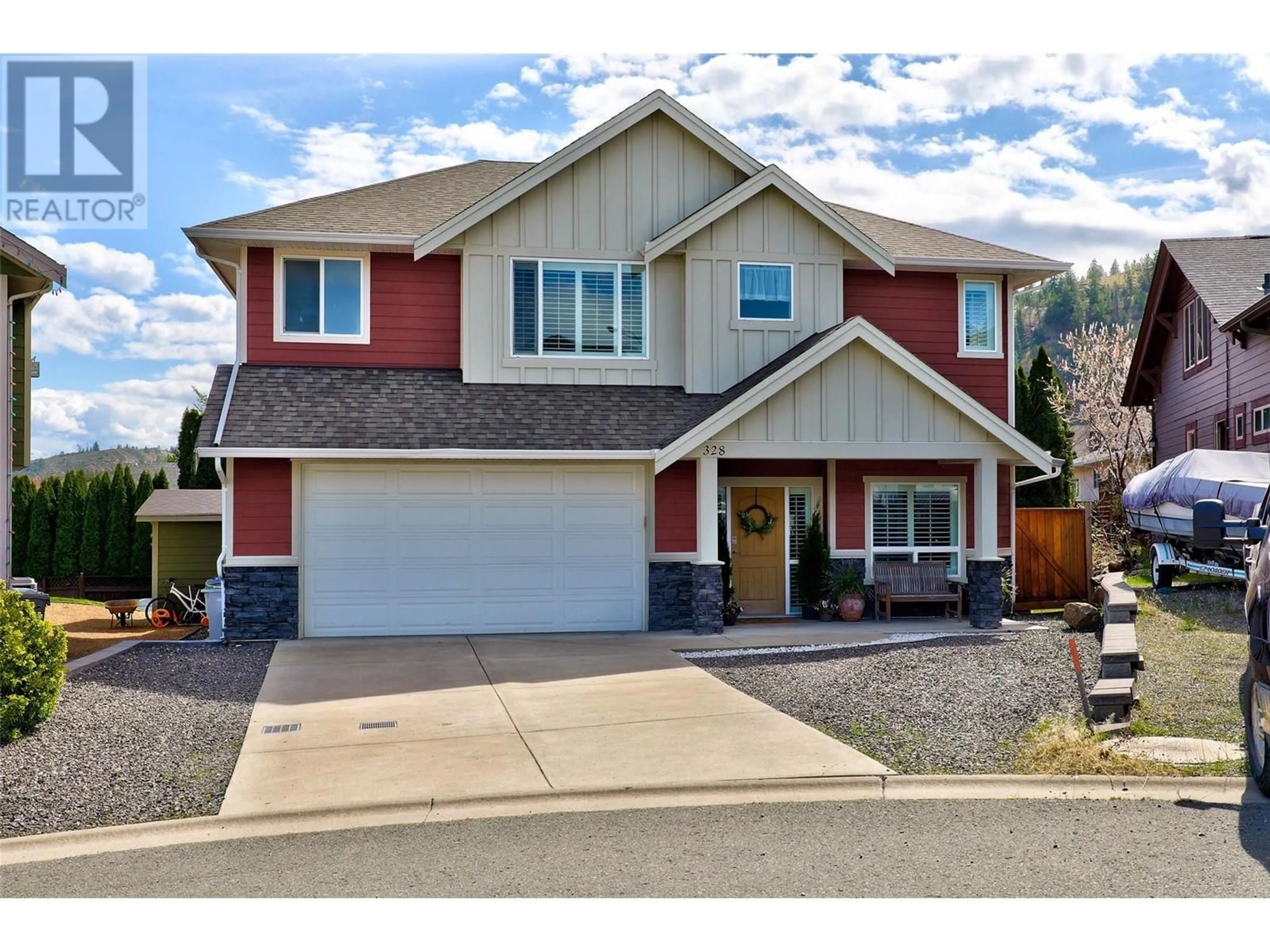 Home with vinyl exterior material, street for 328 BADGER PLACE, Kamloops British Columbia V2C0B2