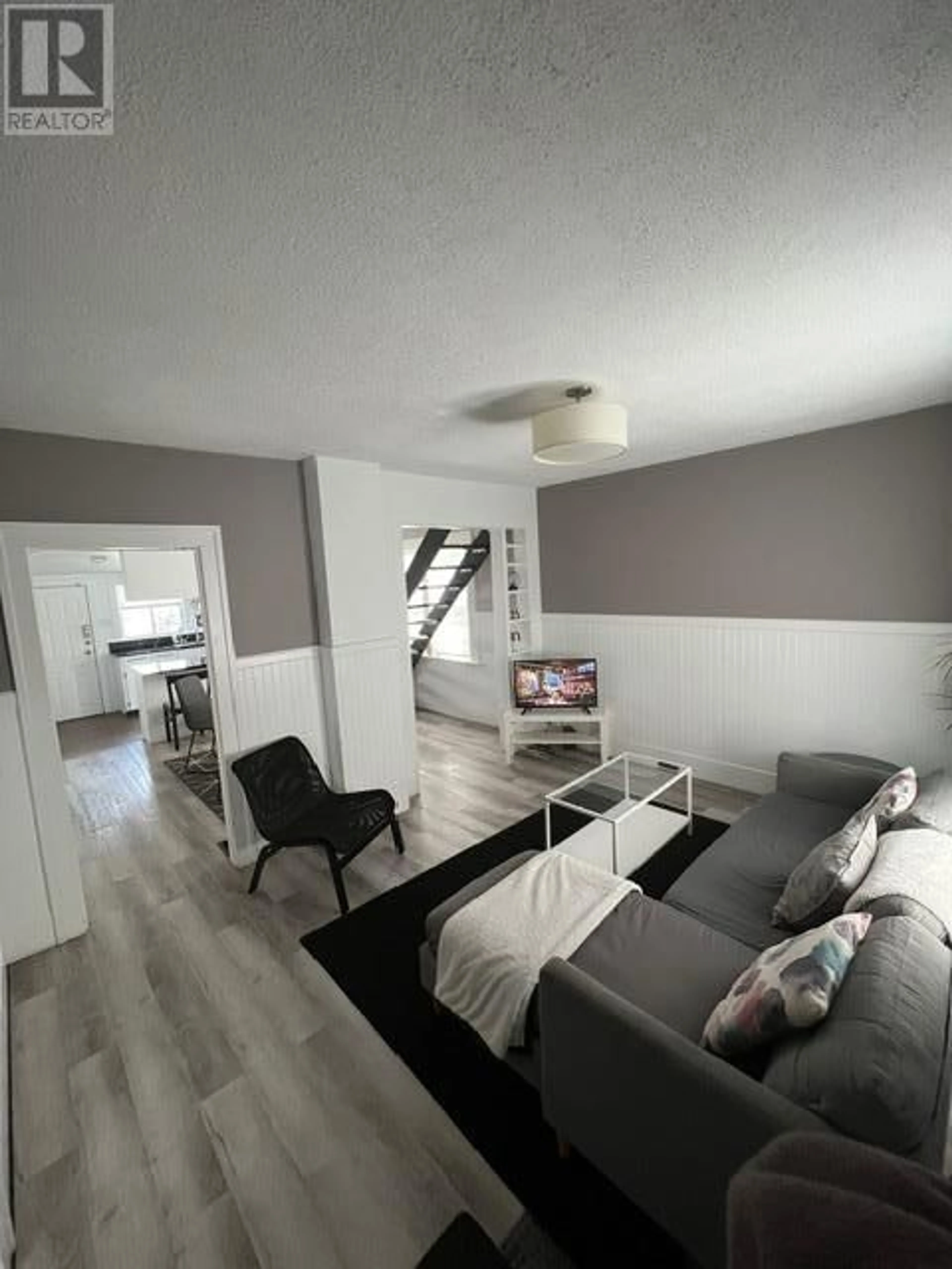 Living room with furniture, unknown for 432 ROYAL AVENUE, Kamloops British Columbia V2B3P7
